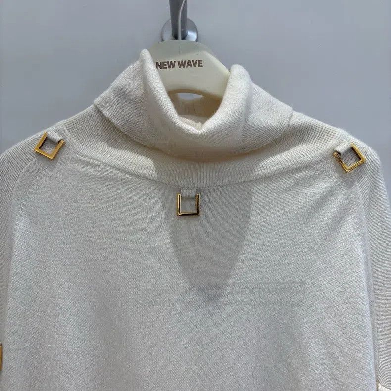 Louis Vuitton Louis Vuitton Pure cashmere turtleneck sweater with metal Size M / US 6-8 / IT 42-44 - 3 Thumbnail