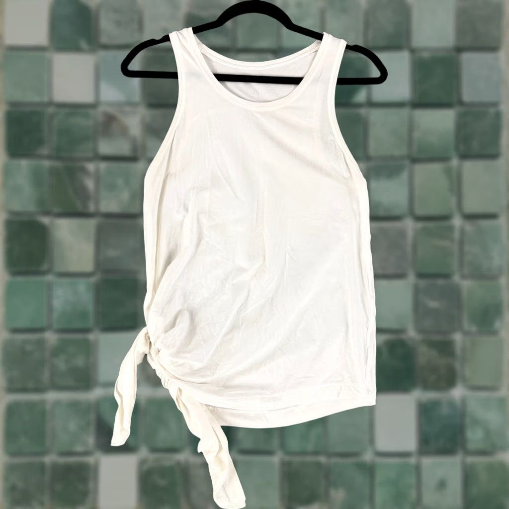Lululemon Lululemon Tank Top Womens 6 White Sleeveless Athletic Yoga Running Pilates Fitness Crew Neck Tie Wide Strap Beach City Classic All Seasons Size M / US 6-8 / IT 42-44 - 1 Thumbnail