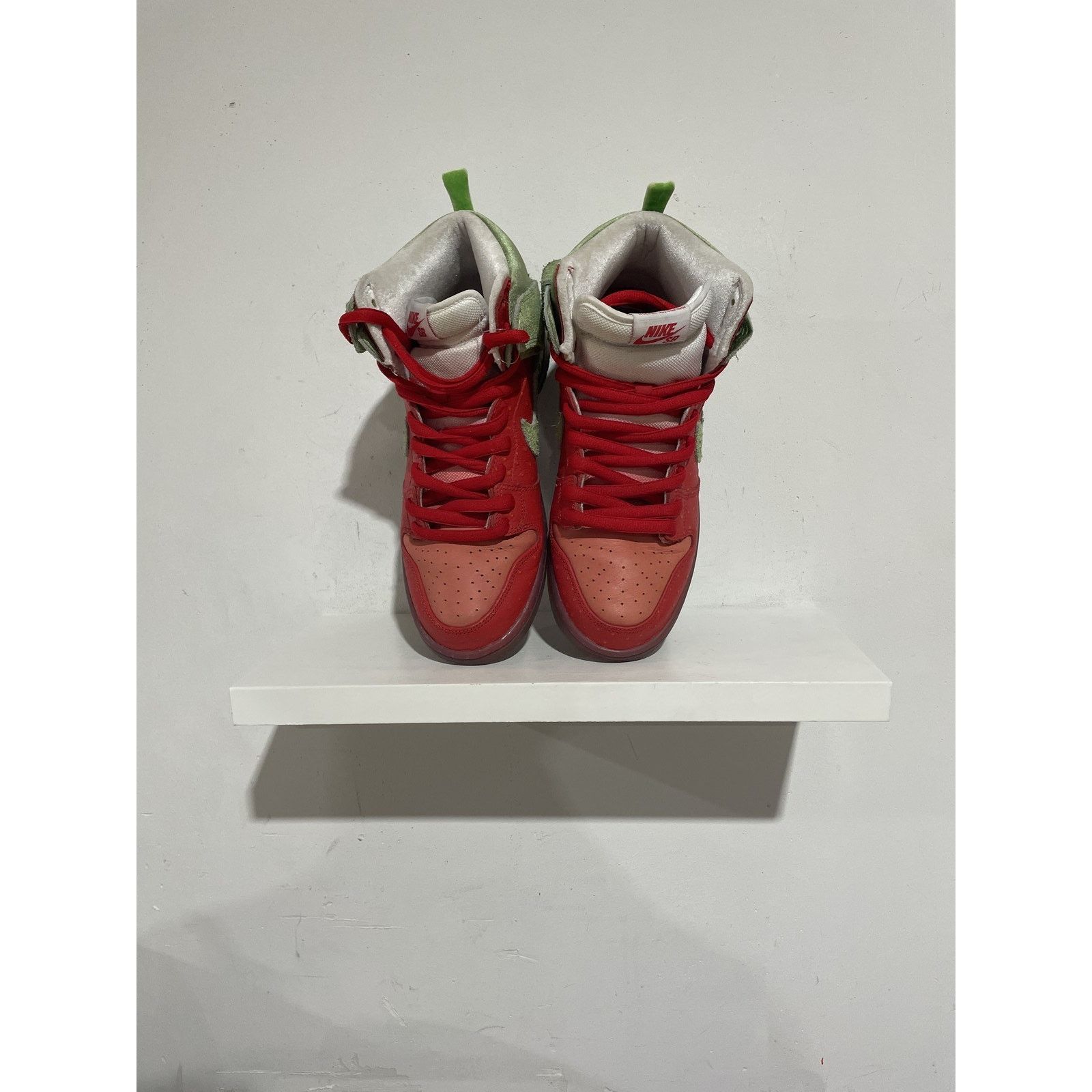 Nike NIKE SB DUNK HIGH STRAWBERRY COUGH SIZE 9 PREOWNED Size US 9 / EU 42 - 4 Thumbnail