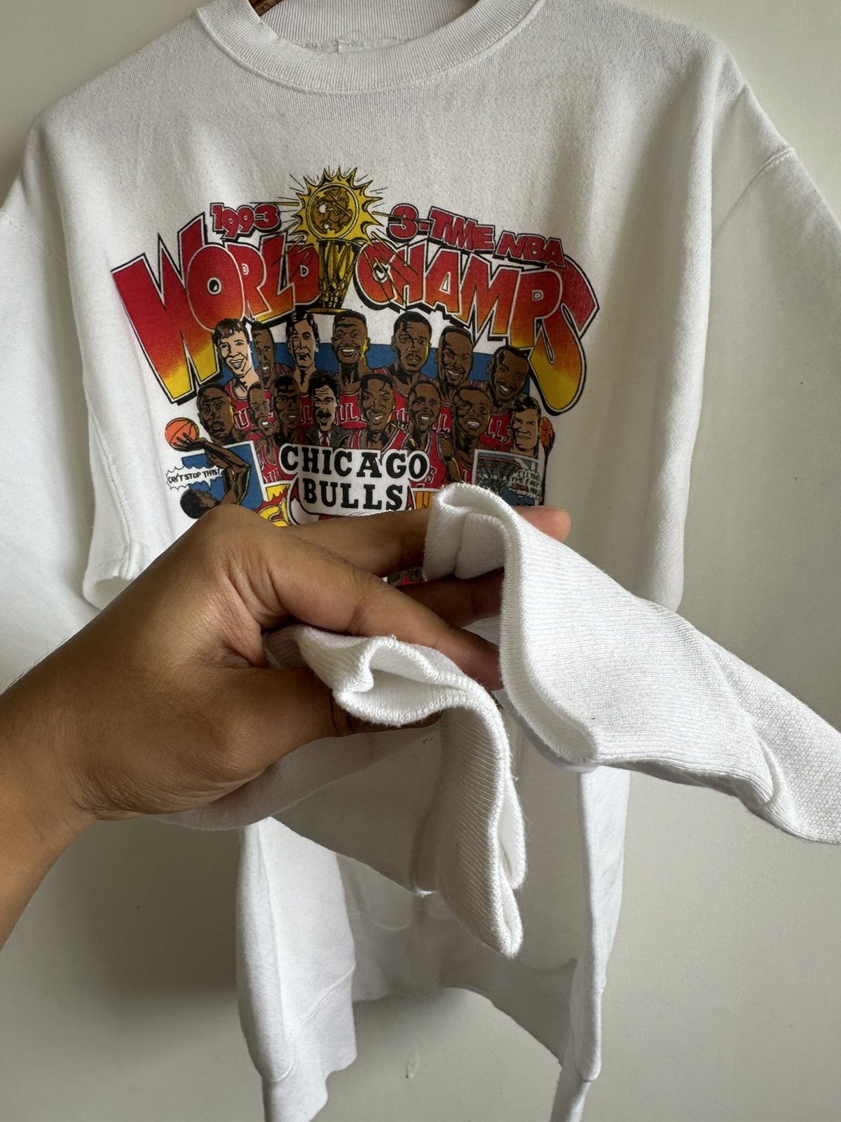 NBA Vintage 90’s NBA Chicago Bulls Comics Sweatshirt USA RAPTEES Size US L / EU 52-54 / 3 - 6 Thumbnail