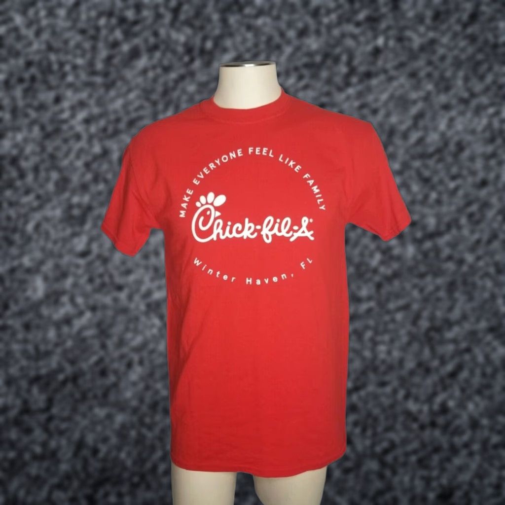 Gildan Chick Fil A Florida T Shirt Mens M Red Cotton Gildan Crew Neck Short Sleeve Printed Family Everyone Feel Like Family Size US M / EU 48-50 / 2 - 1 Thumbnail