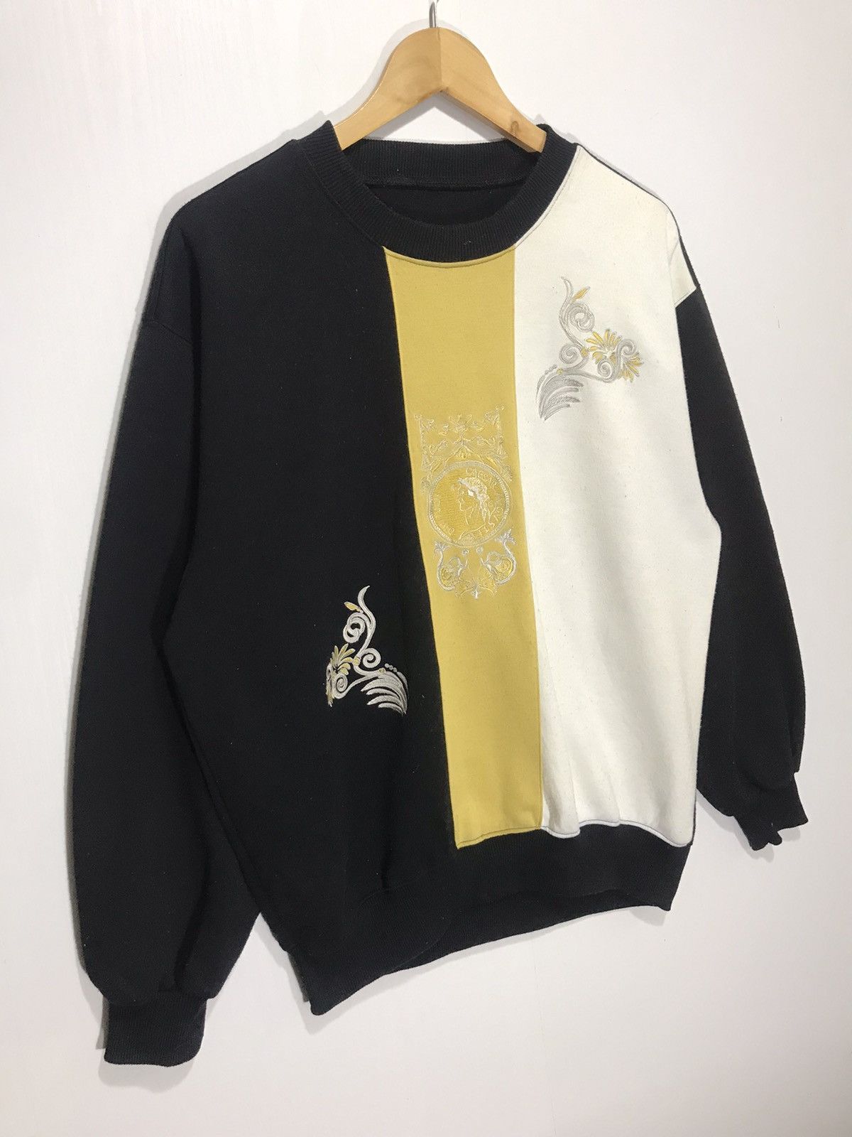 Japanese Brand × Vintage Vintage Caesar Bloral Embroidery Crewneck Sweatshirt Size L / US 10 / IT 46 - 3 Thumbnail