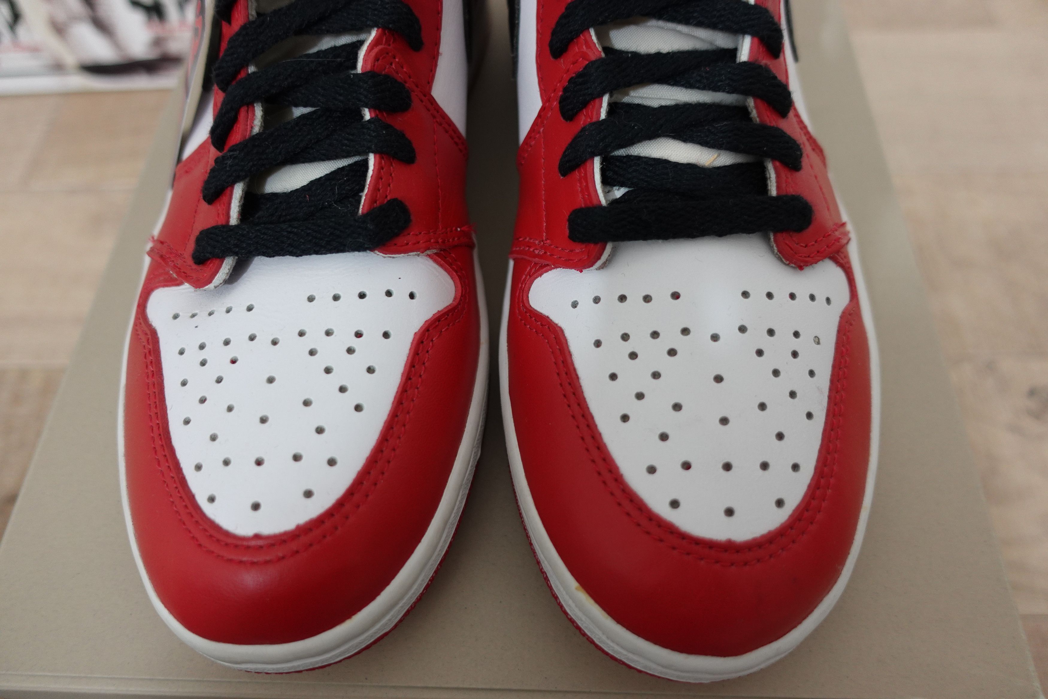 Jordan Brand × Nike 1994 Nike Air Jordan 1 Chicago. BRAND NEW WITH BOX Size US 9.5 / EU 42-43 - 3 Thumbnail