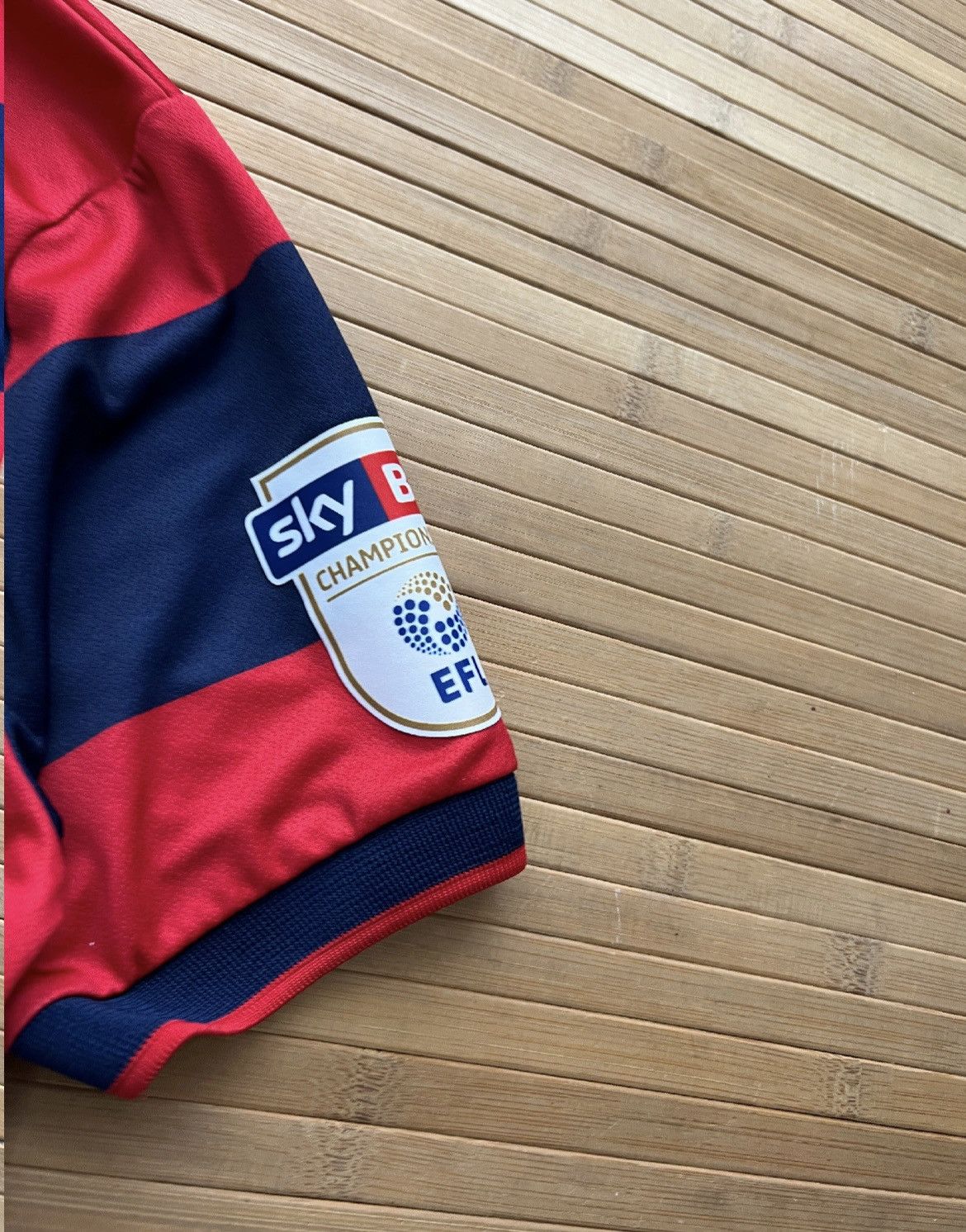 Errea Queens Park Rangers Signed 2017-2018 Jersey Size US S / EU 44-46 / 1 - 6 Thumbnail