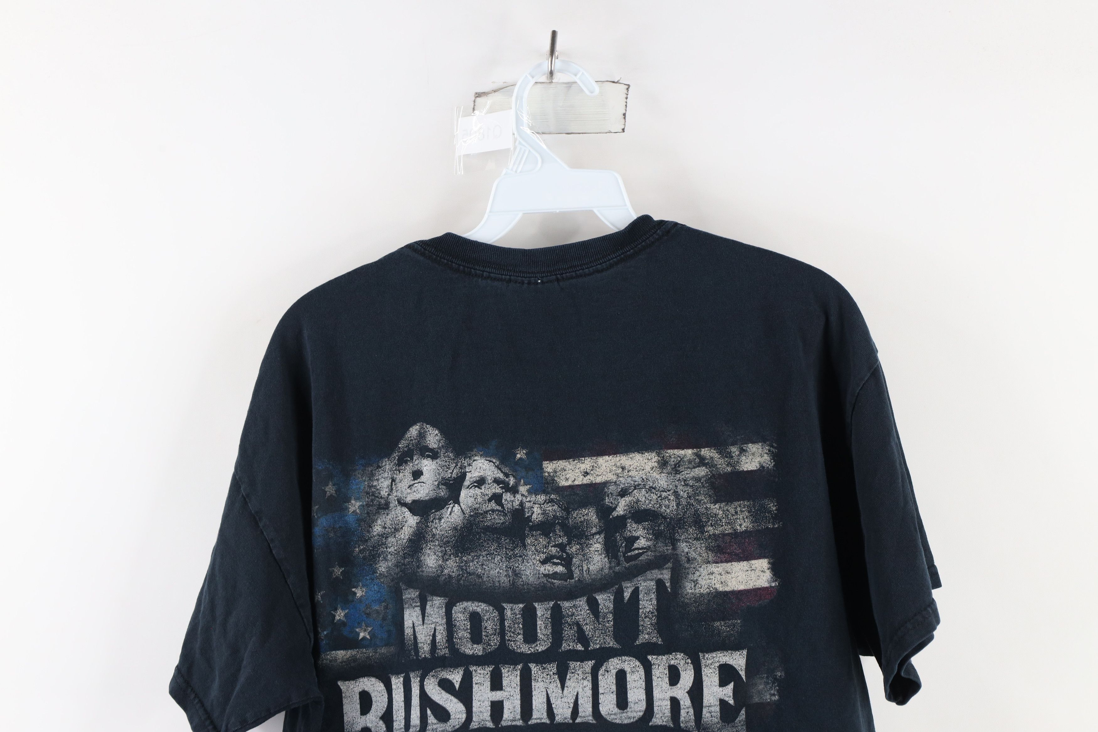 Vintage Vintage Spell Out Mount Rushmore National Monument T-Shirt Size US L / EU 52-54 / 3 - 12 Thumbnail