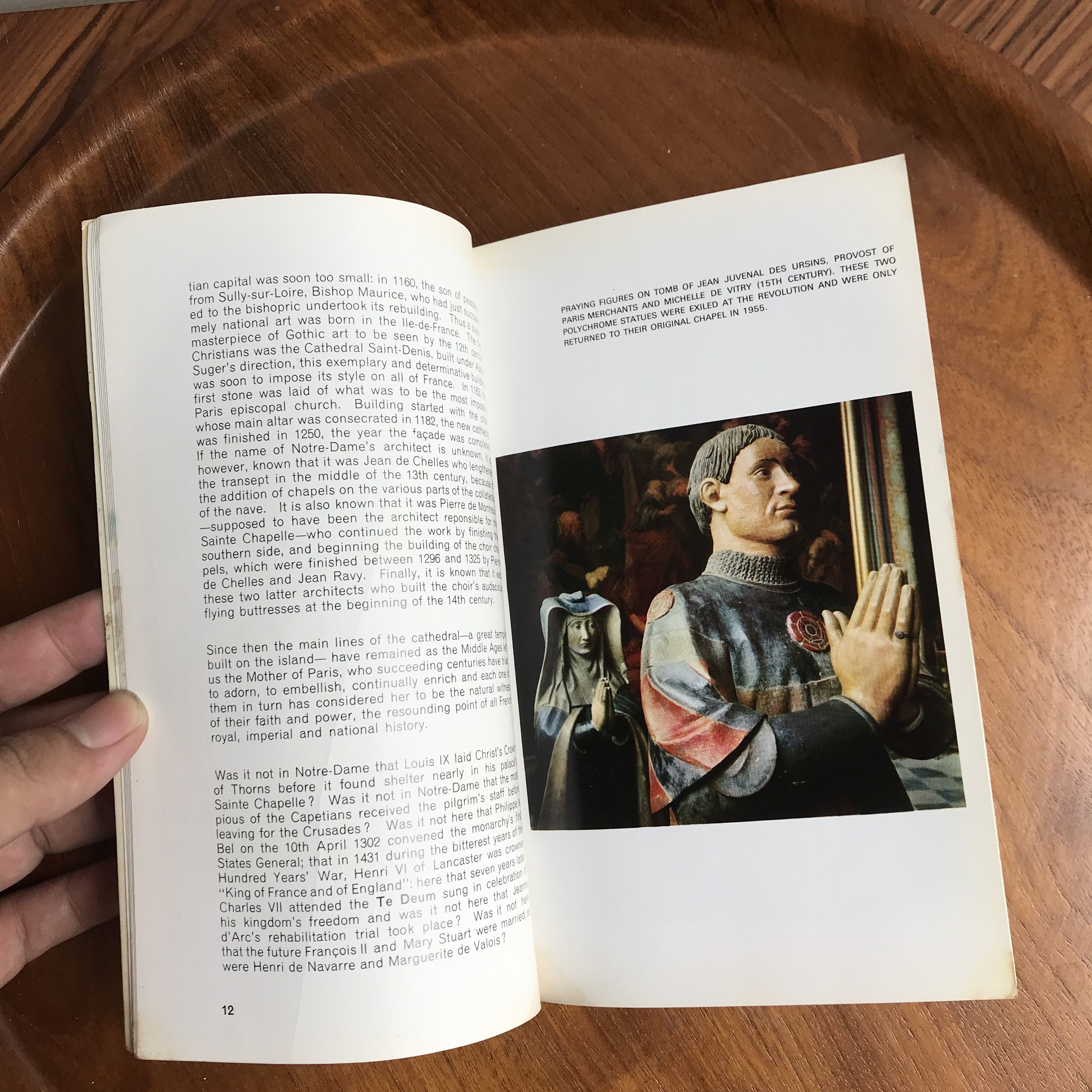 Vintage Rare 1968 Notre-Dame de Paris photo book livre (Vilo Pari Size ONE SIZE - 4 Thumbnail