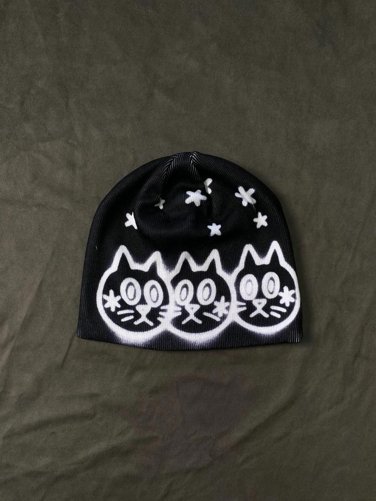 Japanese Brand Rare Y2k 3 Cats Graphic No Cuff Knit Black Beanie Hats OS Size ONE SIZE - 1 Thumbnail