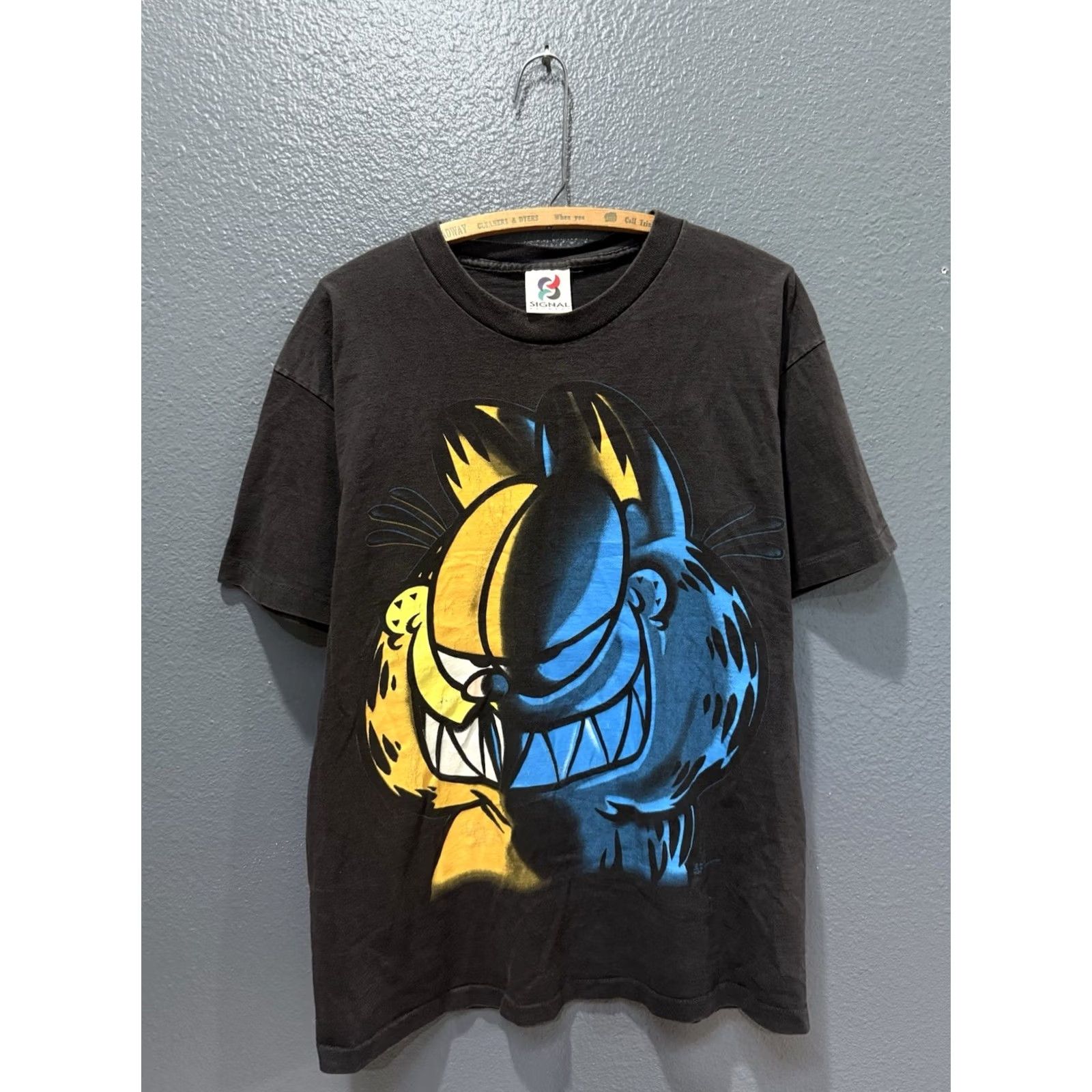 Vintage VINTAGE Signal Garfield Shadow Blackout Tee Shirt Large 90s USA Mens Size US L / EU 52-54 / 3 - 4 Thumbnail
