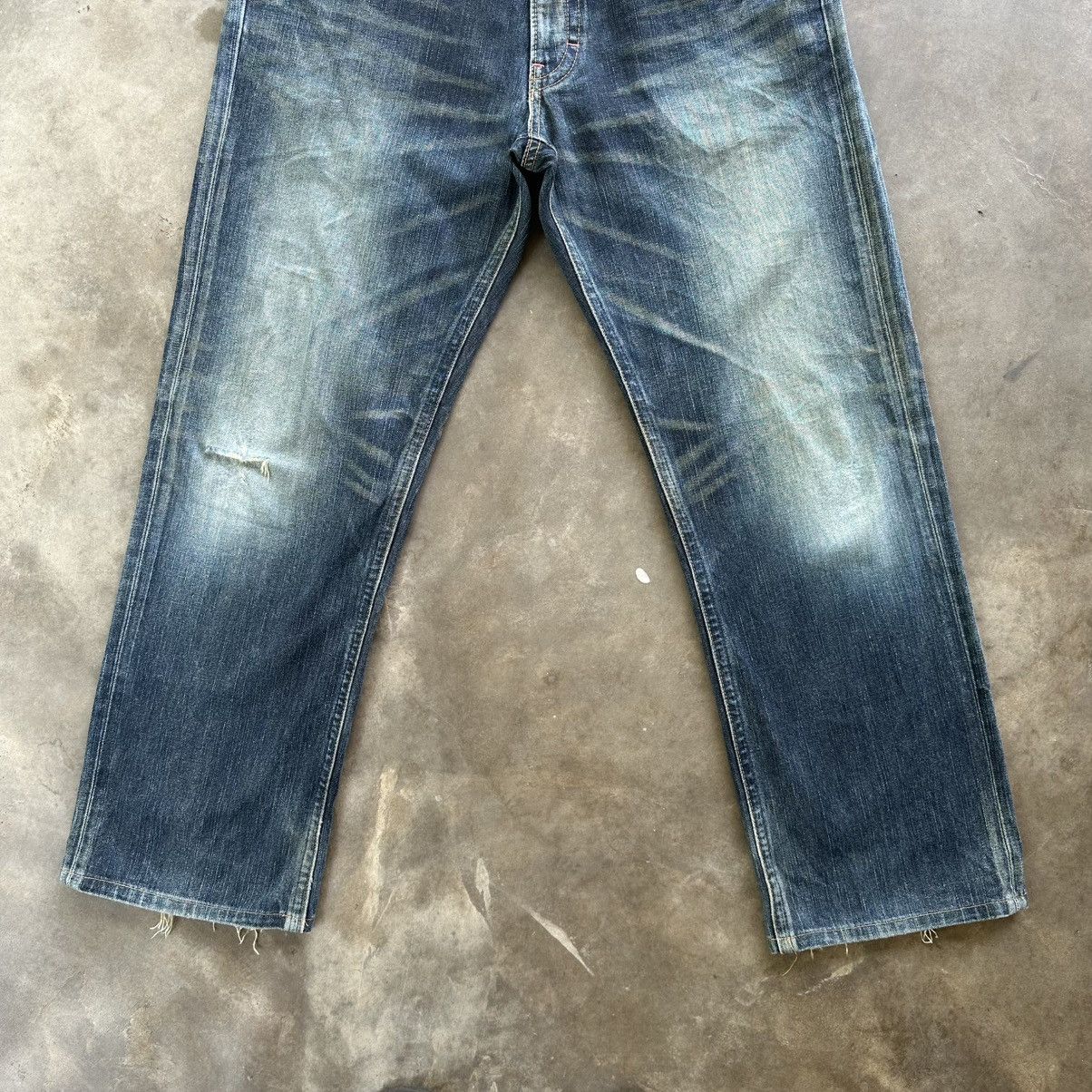 Japanese Brand Vintage Wrangler Distressed Faded Denim Jean Pant W33 Size US 33 - 2 Thumbnail