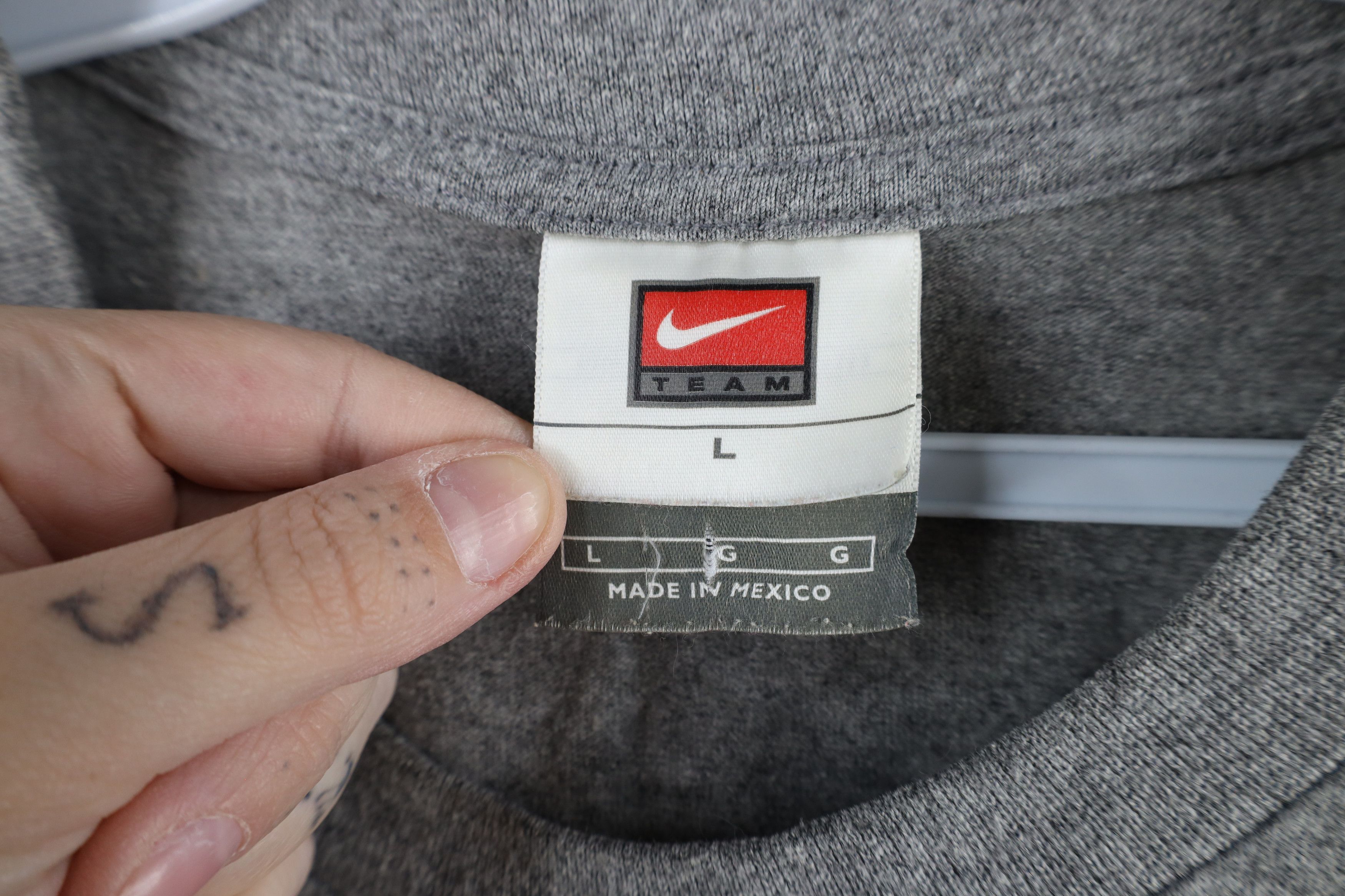 Nike × Vintage Vintage Nike Swoosh Ohio State University Football T-Shirt Size US L / EU 52-54 / 3 - 6 Thumbnail
