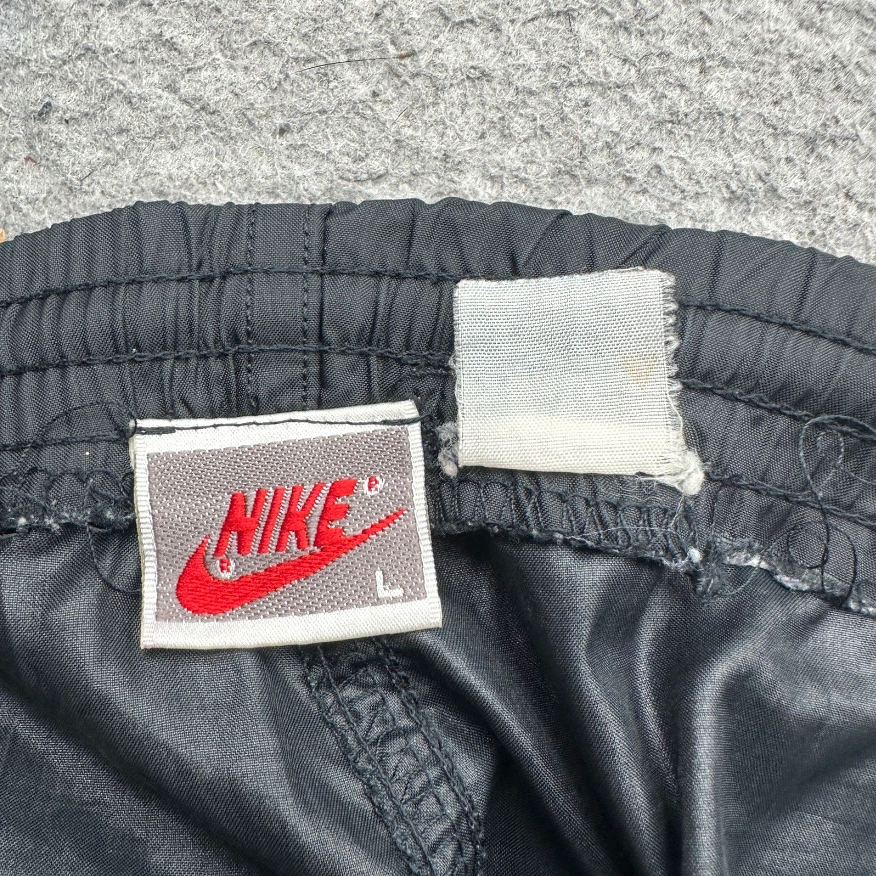 Nike VINTAGE Nike Windbreaker Pants Mens Large Black Logo Anke Zip Size US 33 - 2 Thumbnail