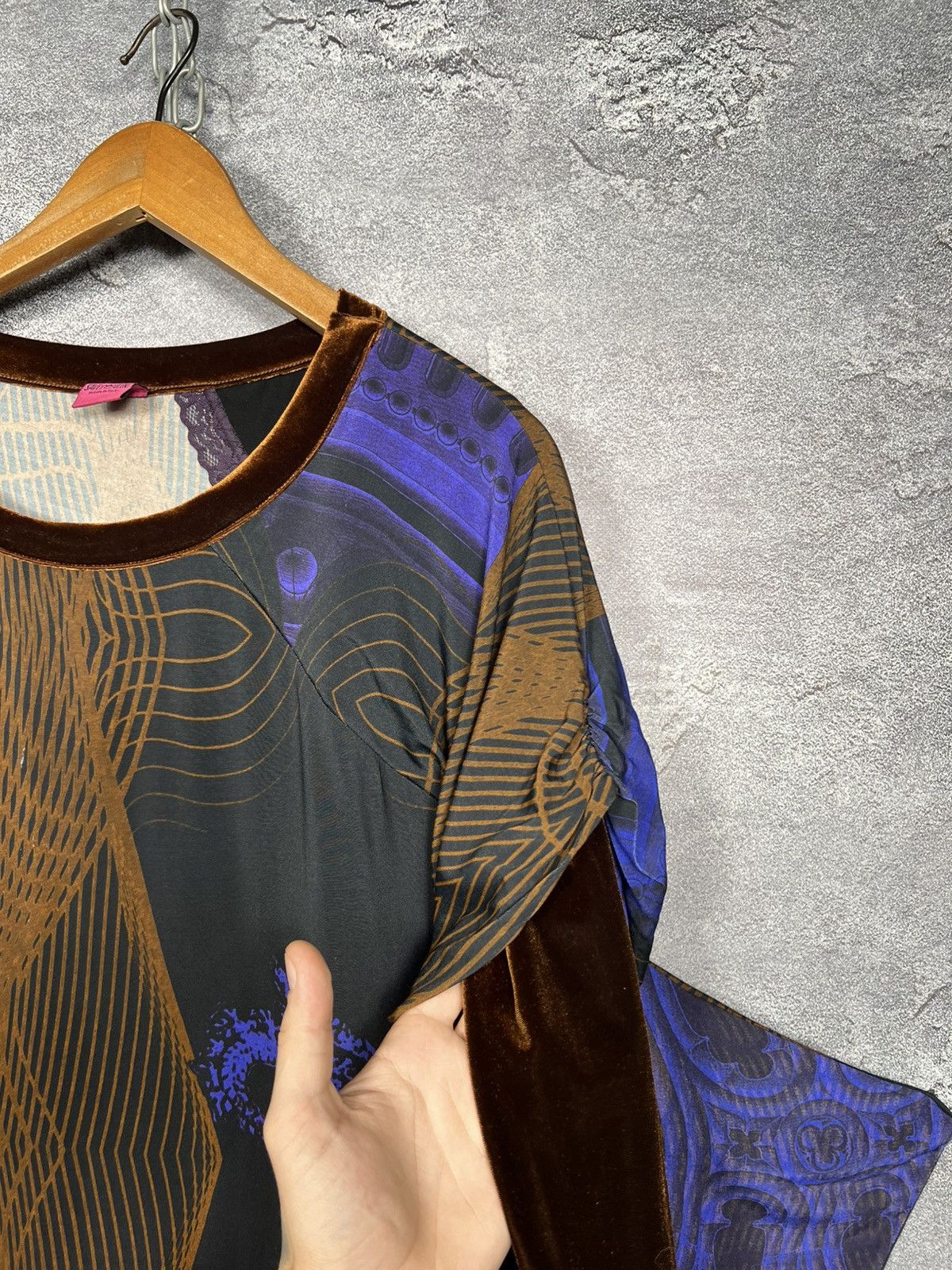 Desigual Save the Queen Asymmetric Velvet Sleeve Jumper Top Size XL / US 12-14 / IT 48-50 - 6 Thumbnail