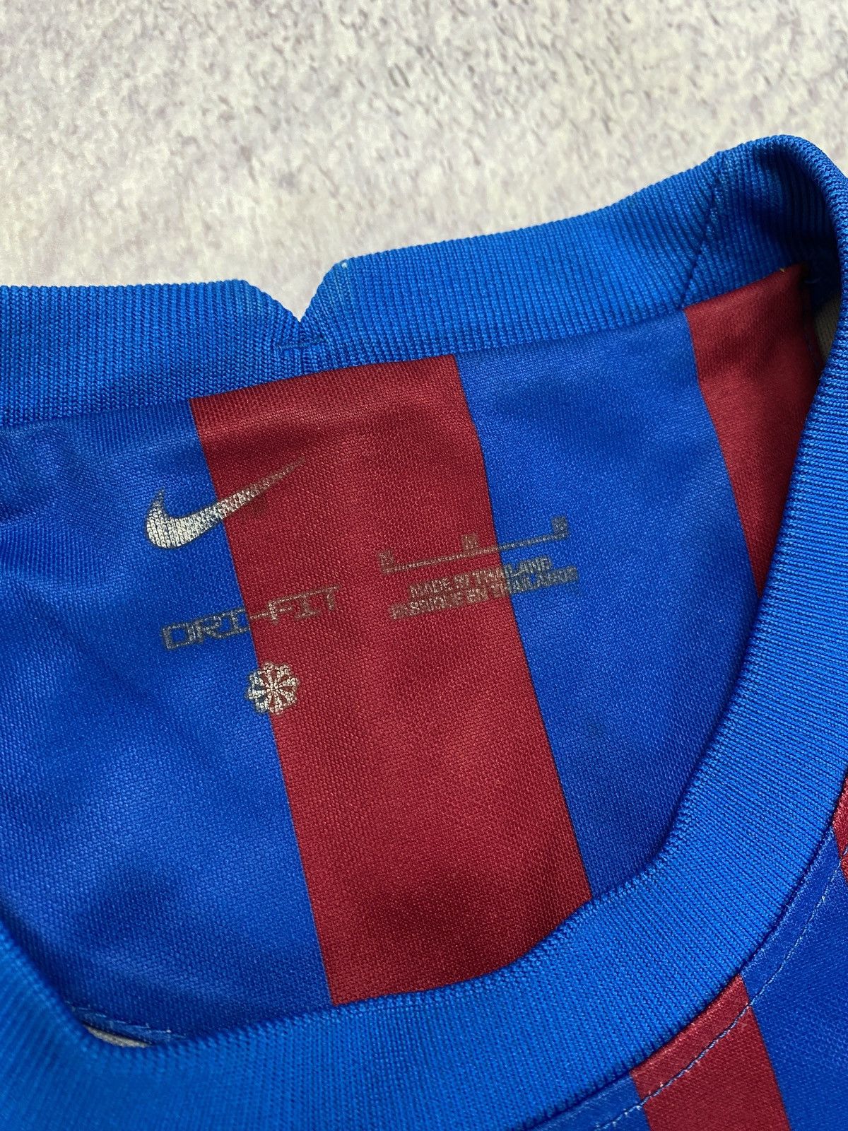 Nike Barcelona Nike 2021/2022 Home Soccer Jersey Football Shirt Size US M / EU 48-50 / 2 - 18 Thumbnail