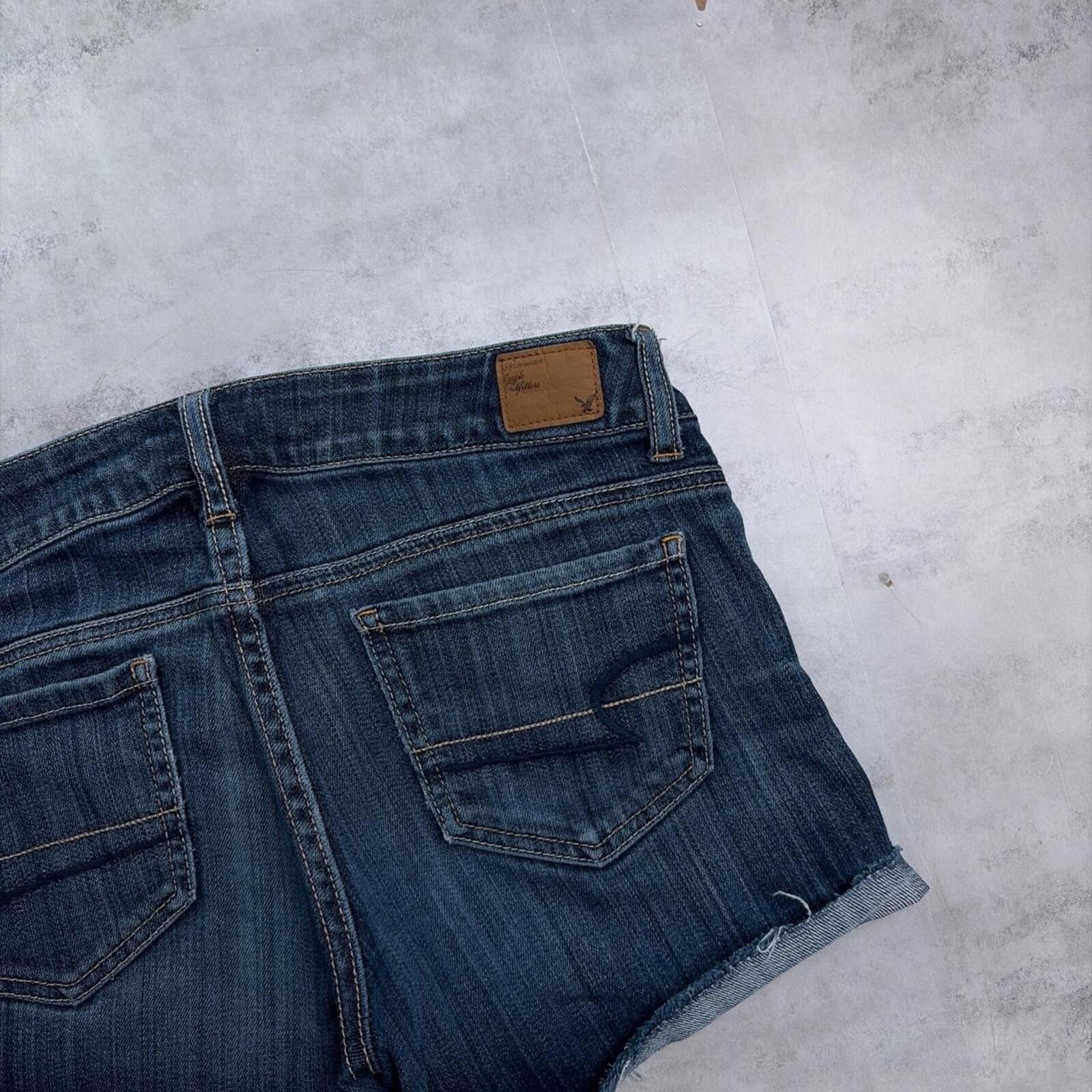 American Eagle Outfitters Y2K Dark Wash American Eagle Grunge Mini Denim Shorts Size 27" / US 4 / IT 40 - 2 Thumbnail