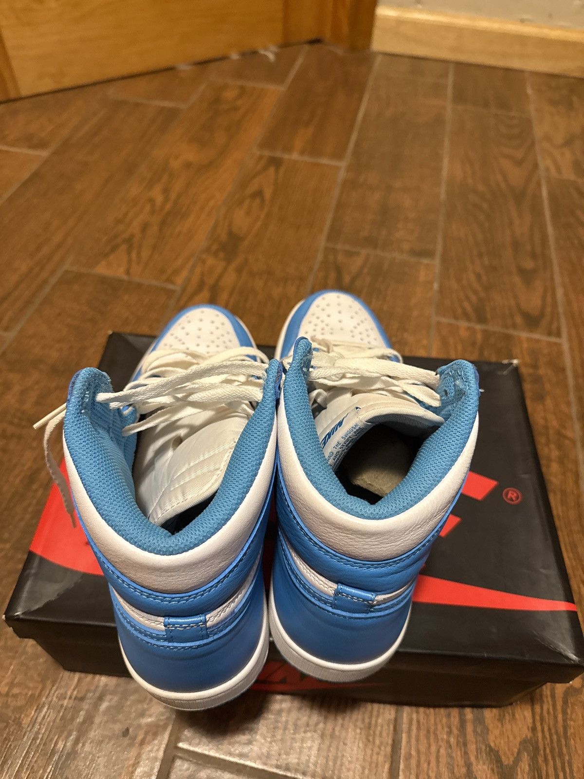 Jordan Brand Air Jordan 1 UNC 2015 Release Size US 10 / EU 43 - 2 Thumbnail