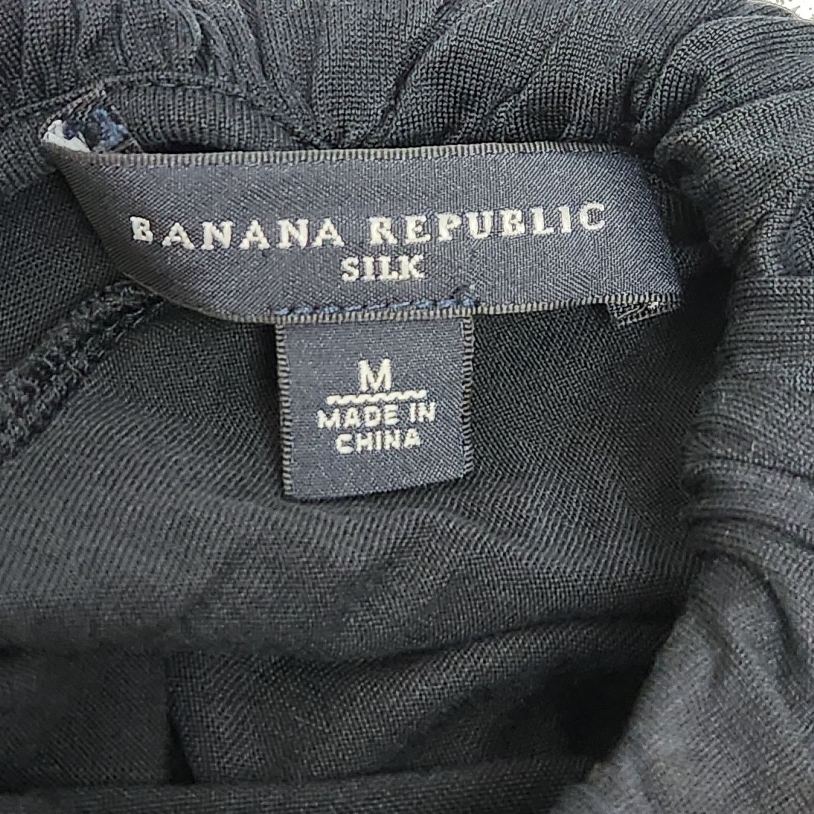 Banana Republic Banana Republic Black Pleated Keyhole Back Silk Top Medium Size M / US 6-8 / IT 42-44 - 4 Thumbnail