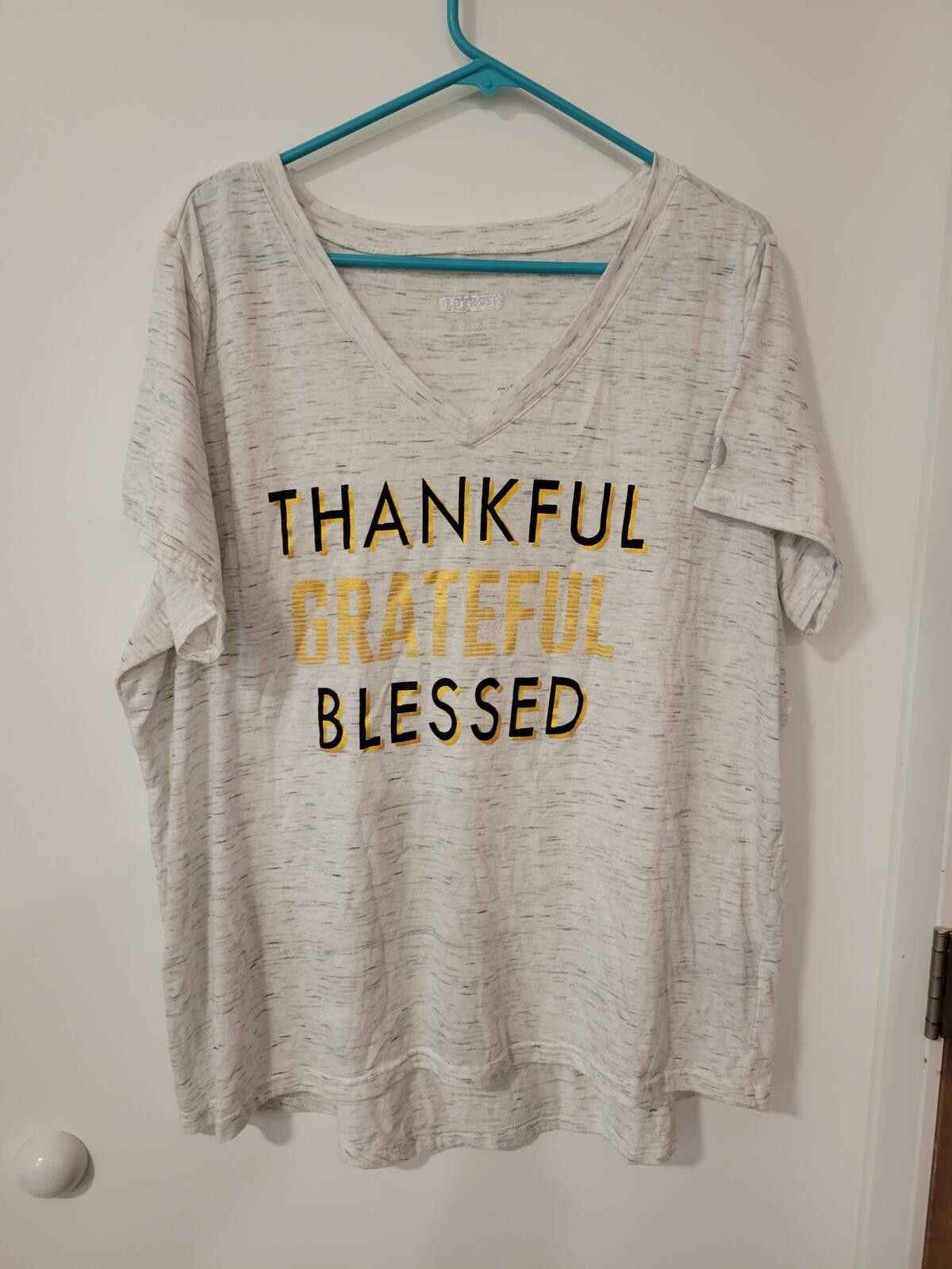 Other Love Fit Women's White V-Neck T-Shirt Size XL / US 12-14 / IT 48-50 - 1 Thumbnail