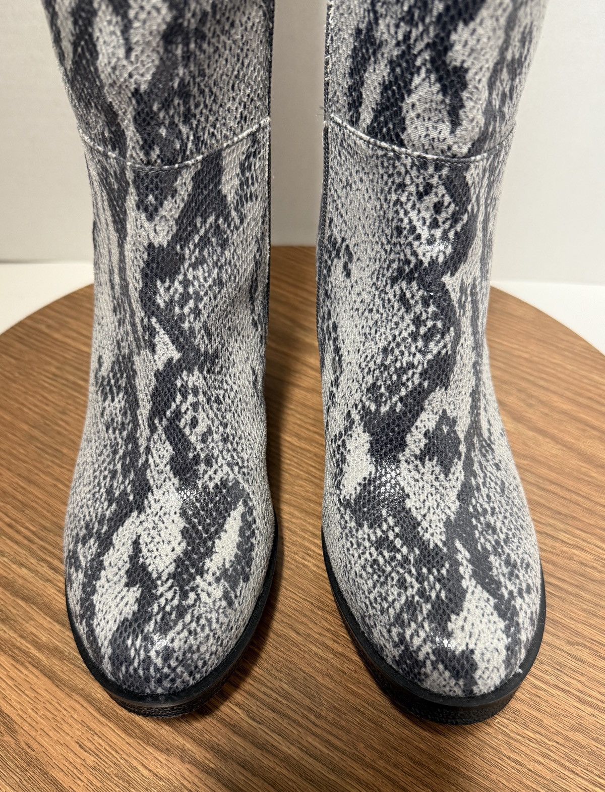 Other Aerosole Brenna Knee Hi Grey Snake Design Tall Fashion Boot Size US 6 / IT 36 - 7 Thumbnail