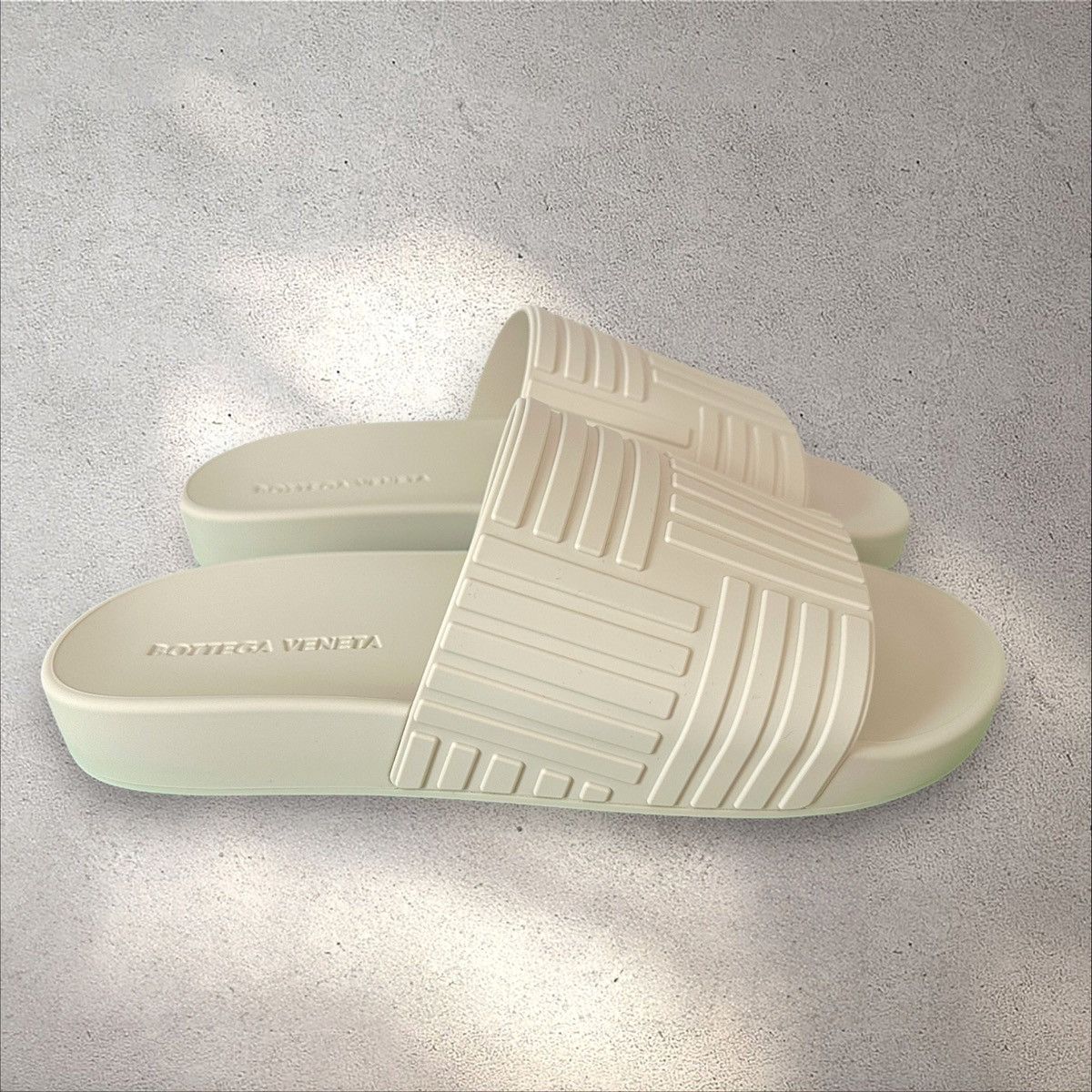 Bottega Veneta Bottega Veneta Rubber Slide Sandals Size US 7 / EU 40 - 1 Thumbnail