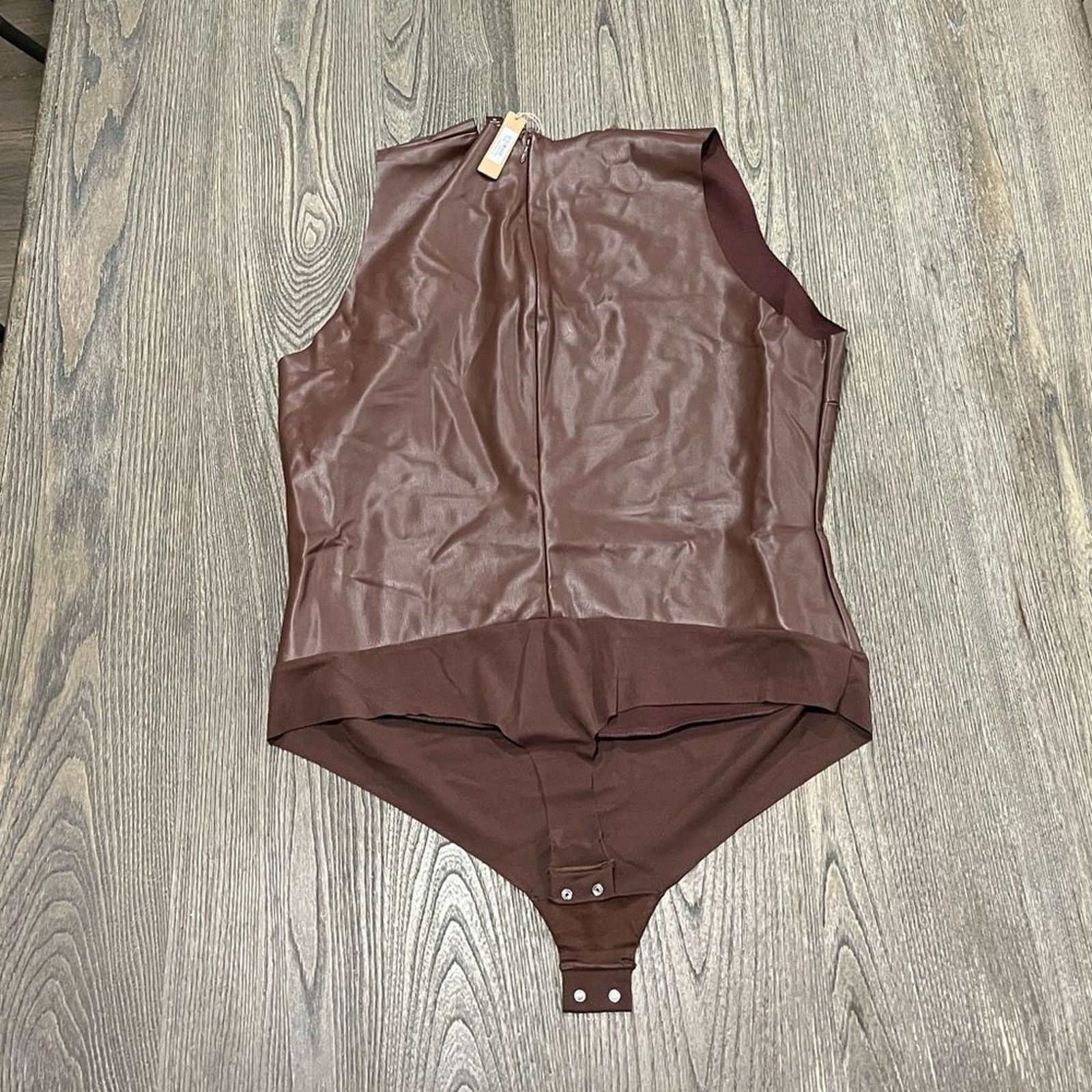 SKIMS NWT Skims Faux Leather Crew Neck Bodysuit Cut Cocoa 3X Size 3XL / US 20-22 - 5 Thumbnail