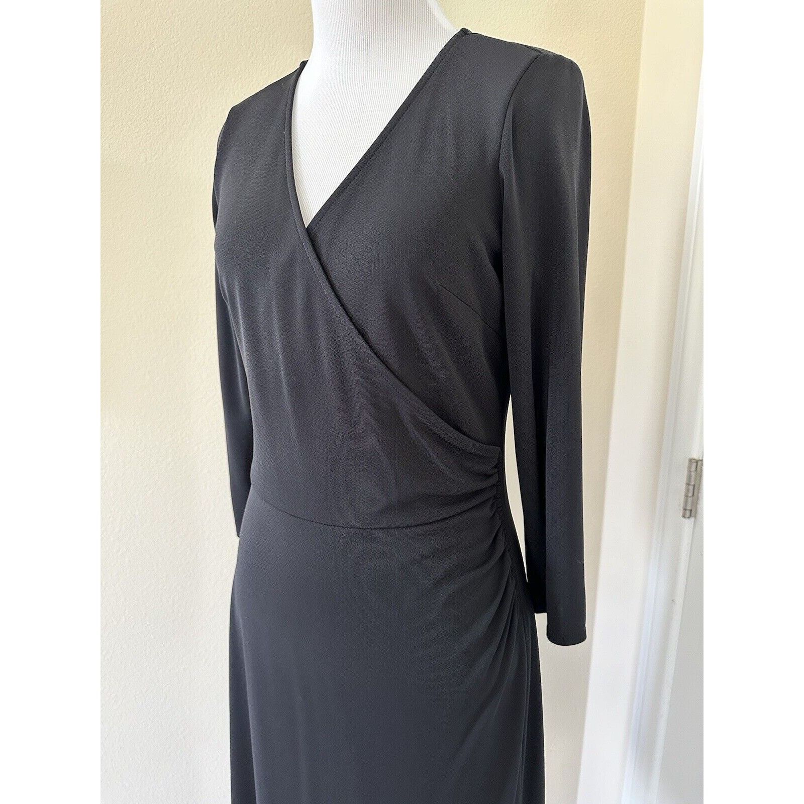 Loft Ann Taylor Loft Black V Neck Cocktail Dress Size 6 Size M / US 6-8 / IT 42-44 - 1 Thumbnail