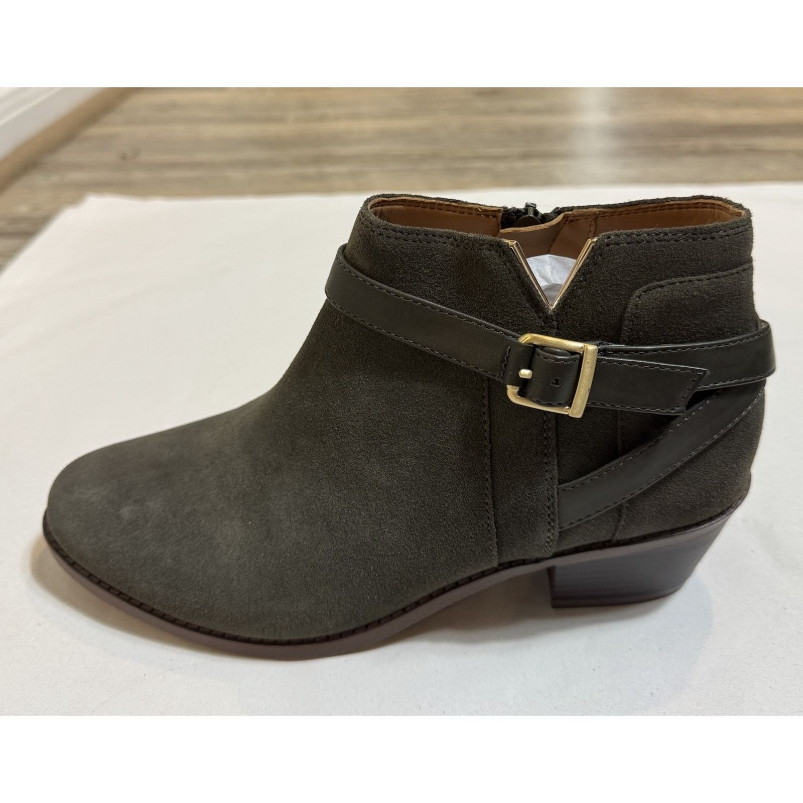 Vionic Vionic Farrah ankle boot khaki green suede Women’s Size 7.5 Size US 7.5 / IT 37.5 - 10 Thumbnail