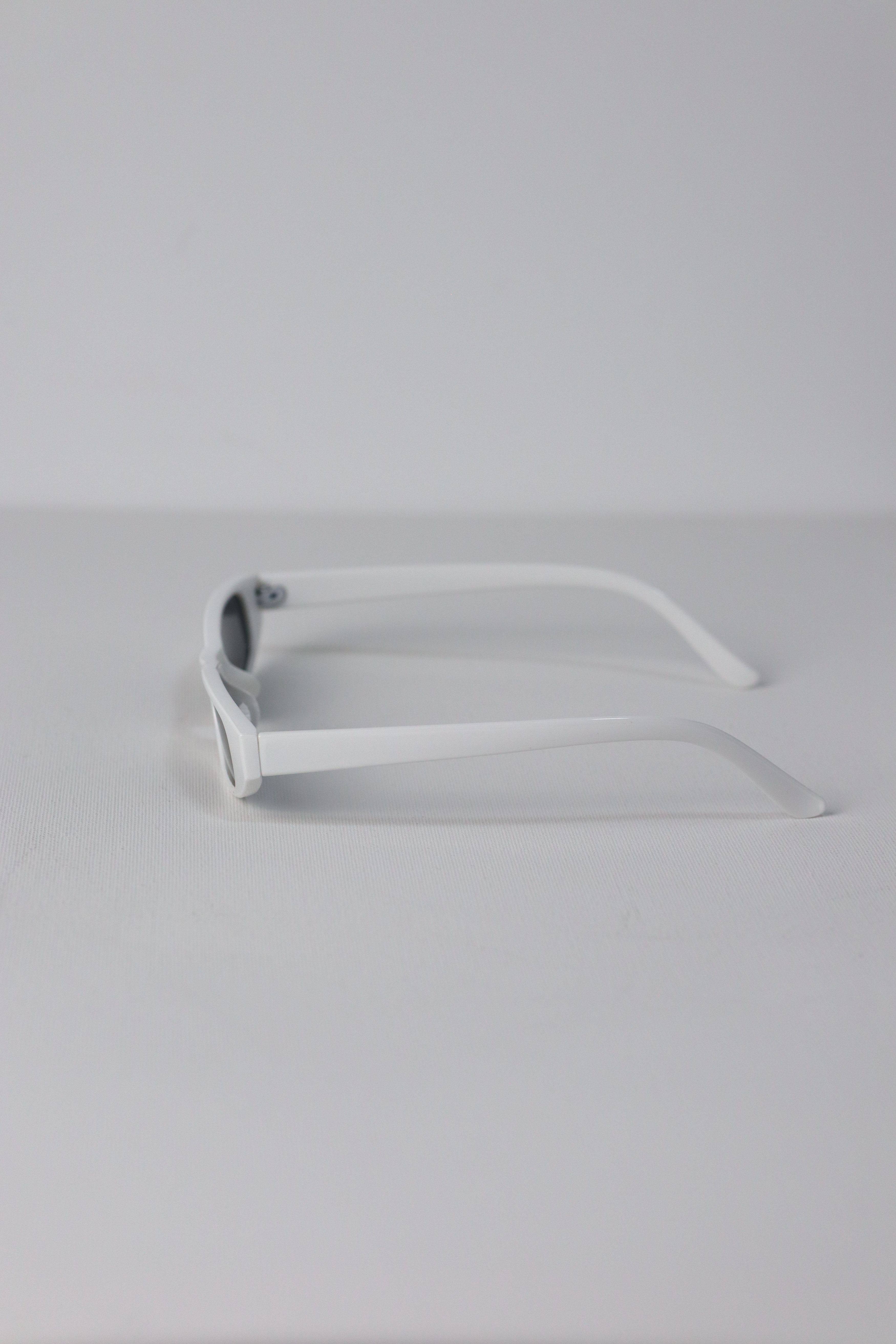 Japanese Brand Y2k Avant Garde Futuristic Rectangle White Sunglasses OS Size ONE SIZE - 3 Thumbnail
