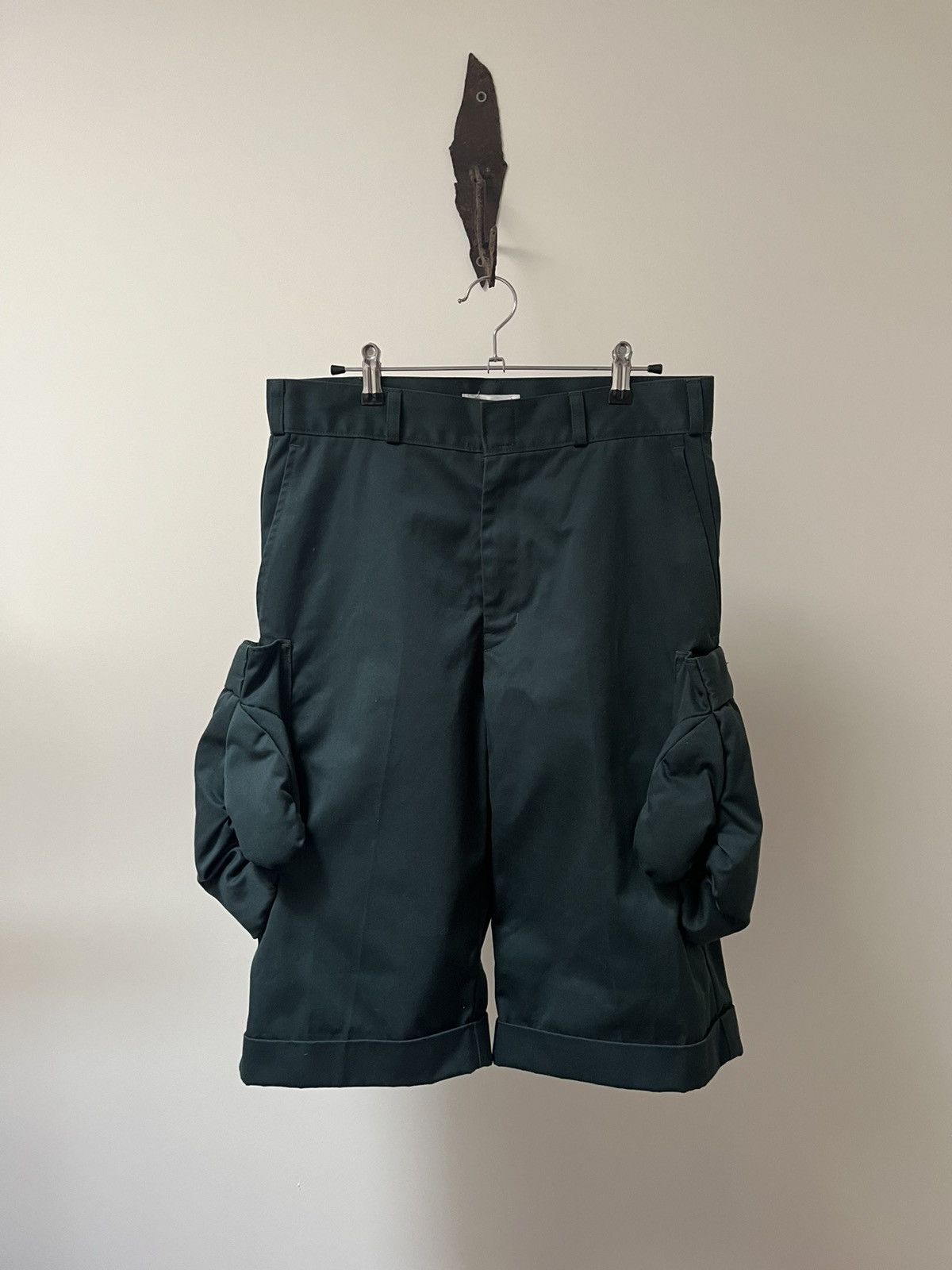 Ne-Net Deep Green Pleated Mitten Cargo Pocket Shorts Cuffed