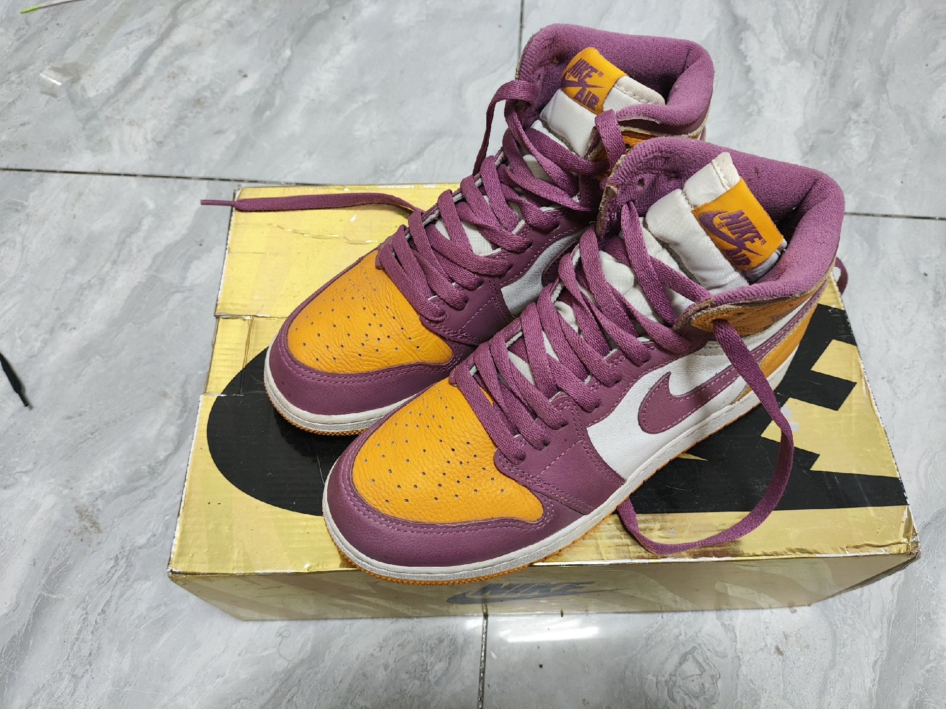 Jordan Brand Jordan Brand AIR JORDAN Purple Lowtop Sneakers 5.5 Men Size US 5.5 / EU 38 - 1 Thumbnail
