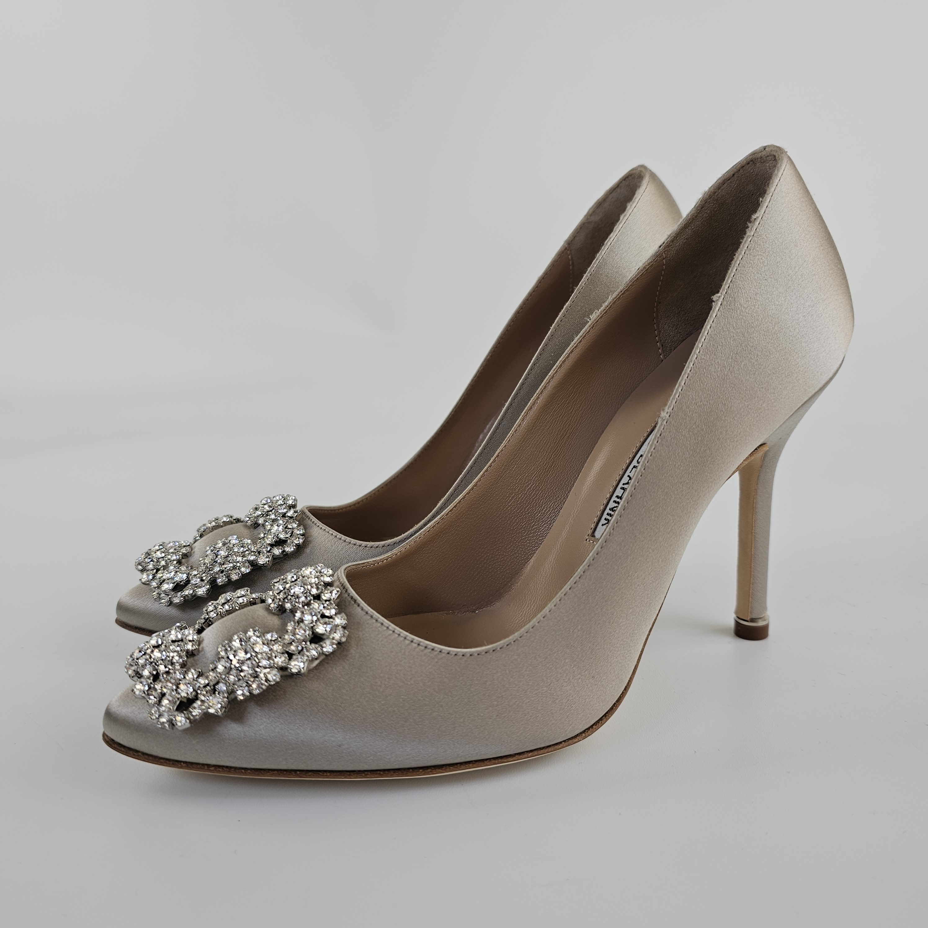 Manolo Blahnik Hangisi Light Gray Satin 105mm Pumps