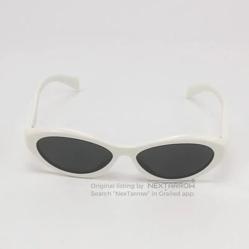 Prada Prada Logo Oval Frame Sunglasses in White. Size ONE SIZE - 2 Thumbnail