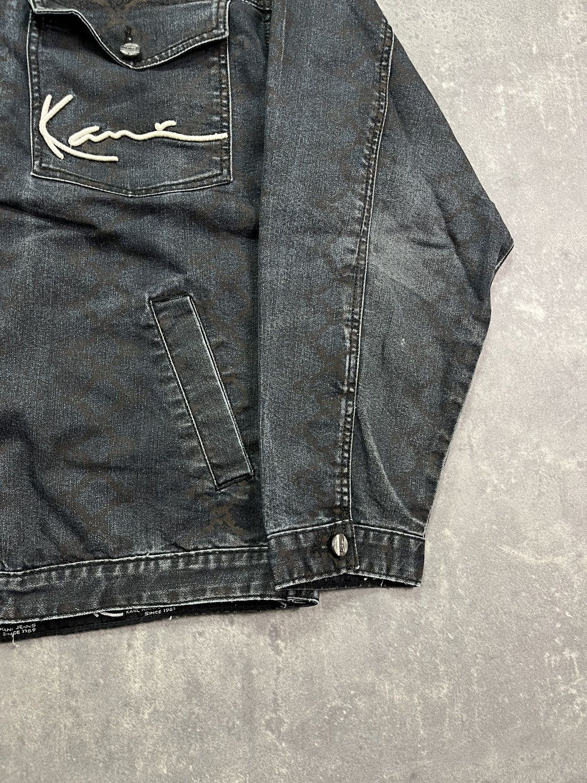Karl Kani 2000s Karl Kani Snakeskin Big Logo Printed Denim Jacket L XL Size US L / EU 52-54 / 3 - 6 Thumbnail