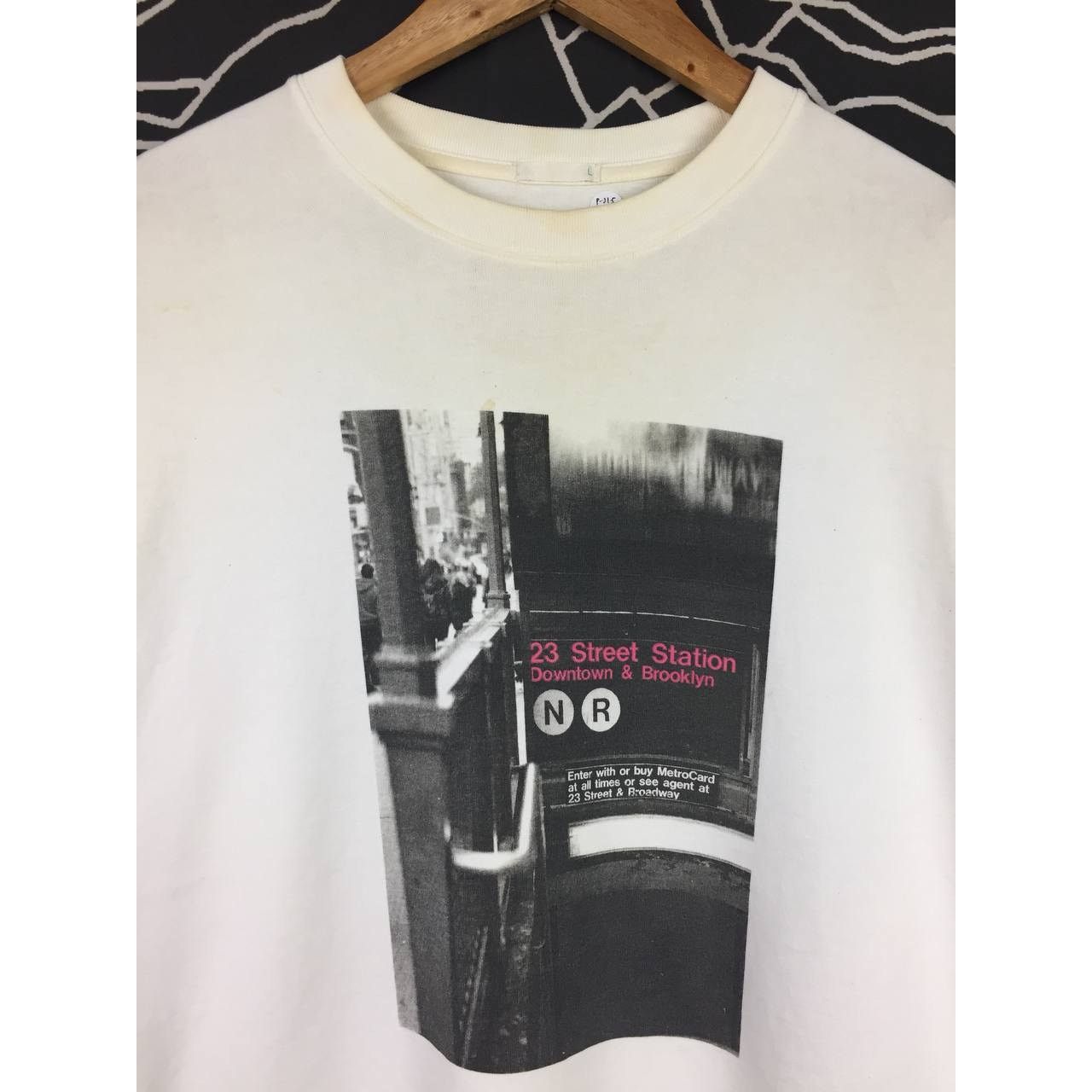 GU × Japanese Brand GU NYC Subway 23 Street Station Graphic Long Sleeve Tee Size US L / EU 52-54 / 3 - 3 Thumbnail