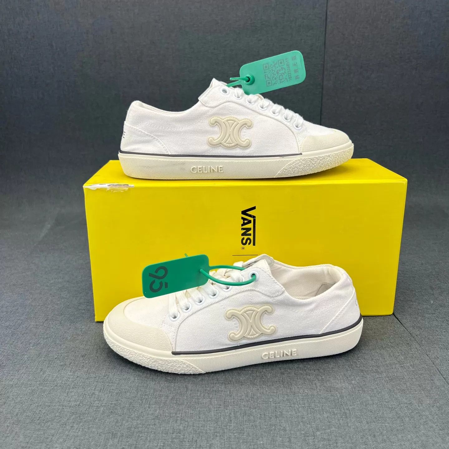 Celine Celine Triomphe Canvas White 35 Worn Once Like New Size US 4.5 / IT 34.5 - 2 Thumbnail