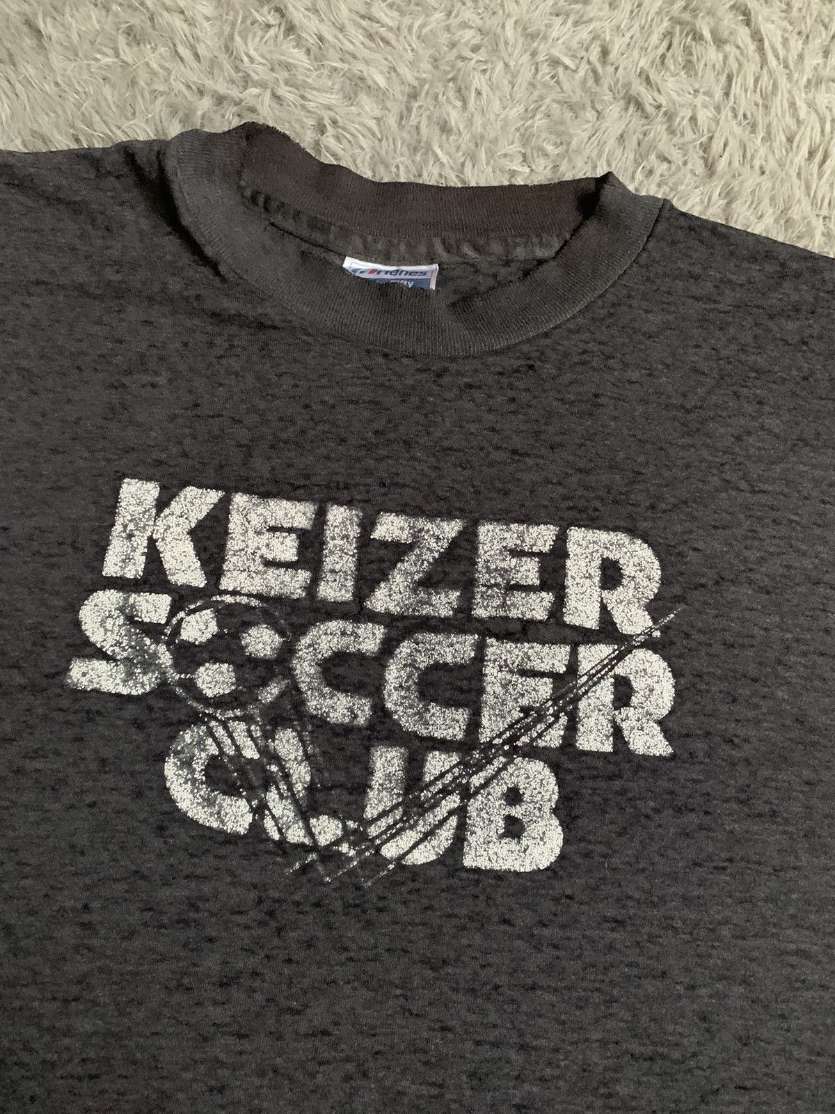 Vintage Vintage 80s Thrashed Keizer Soccer Club Tee Tshirt Size US M / EU 48-50 / 2 - 2 Thumbnail