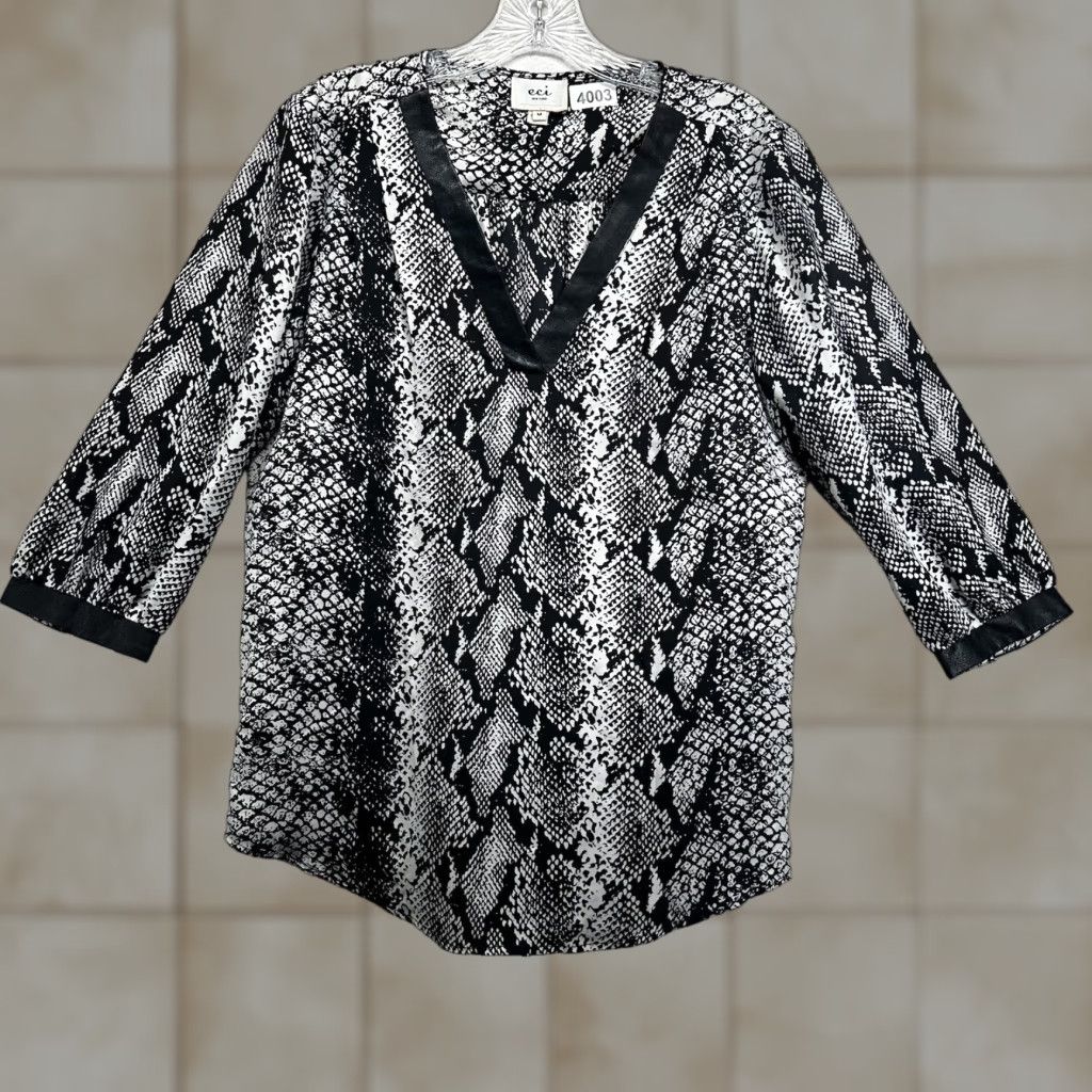 Vintage ECI Women’s Blouse Shirt Long Sleeve V-Neck Pullover Black Animal Print Tunic Medium Size M / US 6-8 / IT 42-44 - 1 Thumbnail