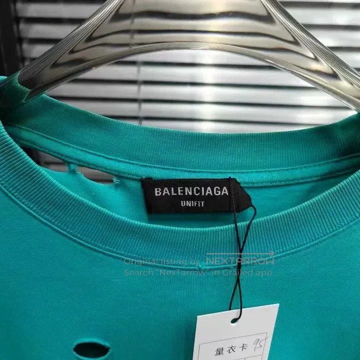 Balenciaga Balenciaga Distressed Logo Short Sleeve Tee. Size US XS / EU 42 / 0 - 2 Thumbnail