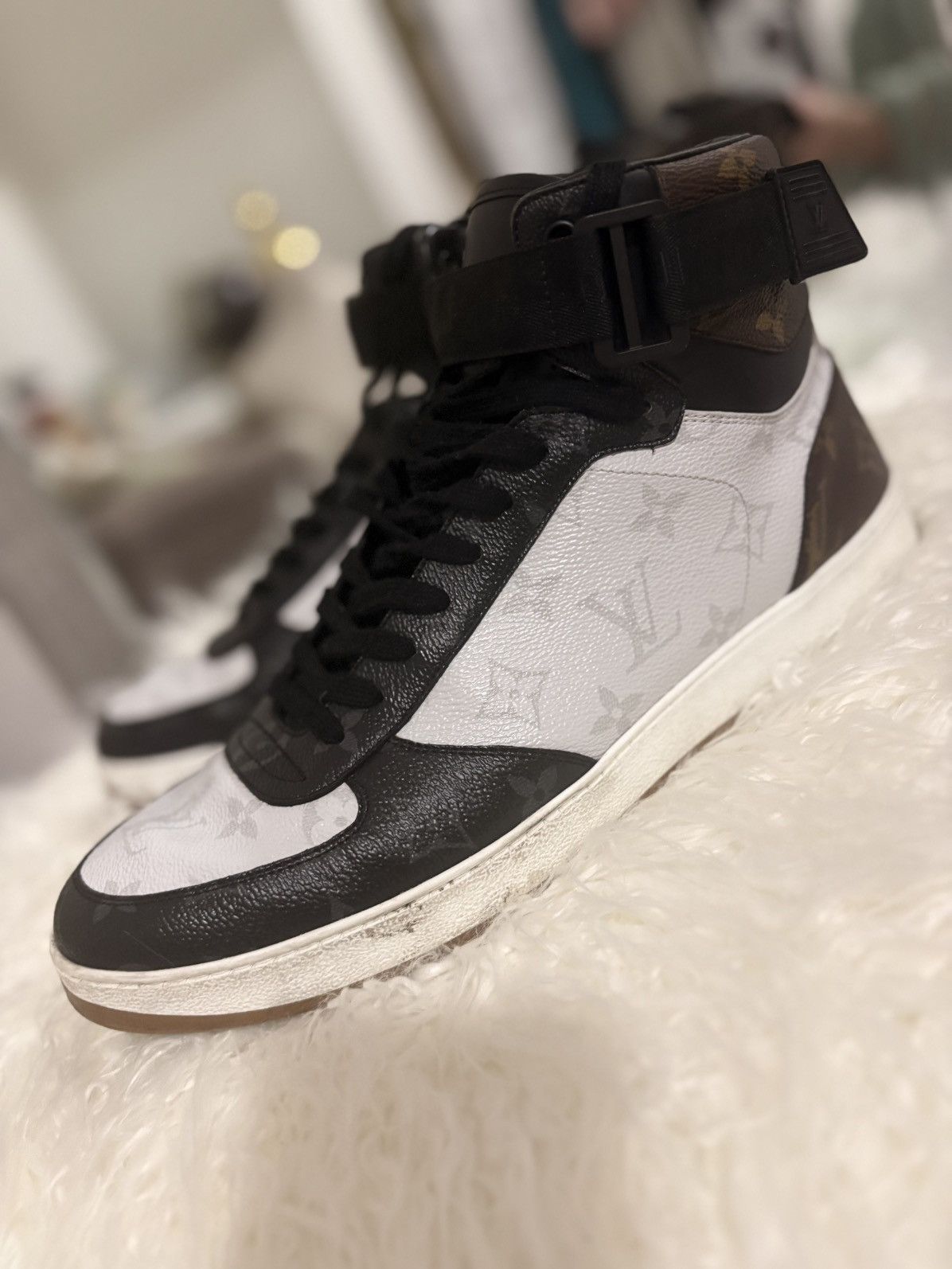 Louis Vuitton Louis Vuitton Rivoli Sneaker Size US 10 / EU 43 - 1 Thumbnail