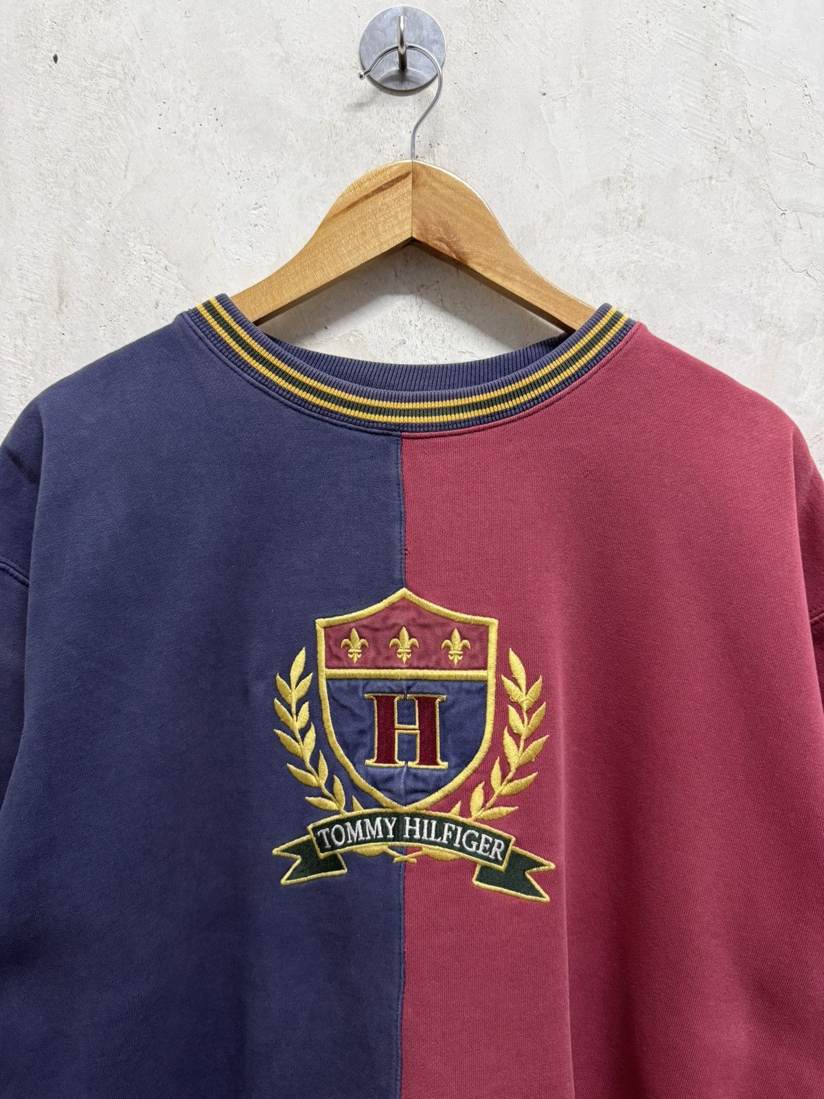 Tommy Hilfiger Faded Vintage Tommy Hilfiger Embroidery College weatshirt Size US M / EU 48-50 / 2 - 2 Thumbnail