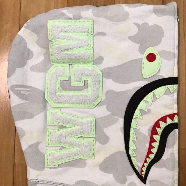 Bape Glow in the dark BAPE City camo shark full zip hoodie APE Size US L / EU 52-54 / 3 - 5 Thumbnail