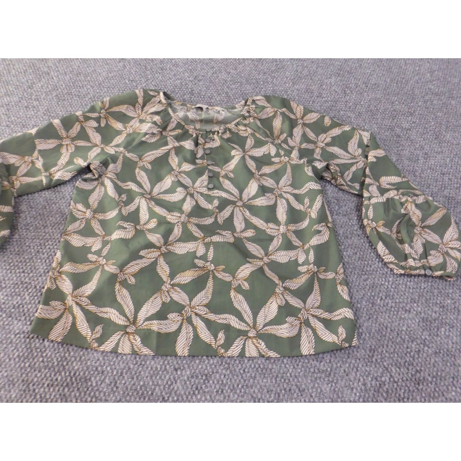 Ann Taylor Ann Taylor Loft Blouse Shirt Womens S Green Floral Knit Polyester Button Collared Pullover Casual Vintage No Size S / US 4 / IT 40 - 4 Thumbnail