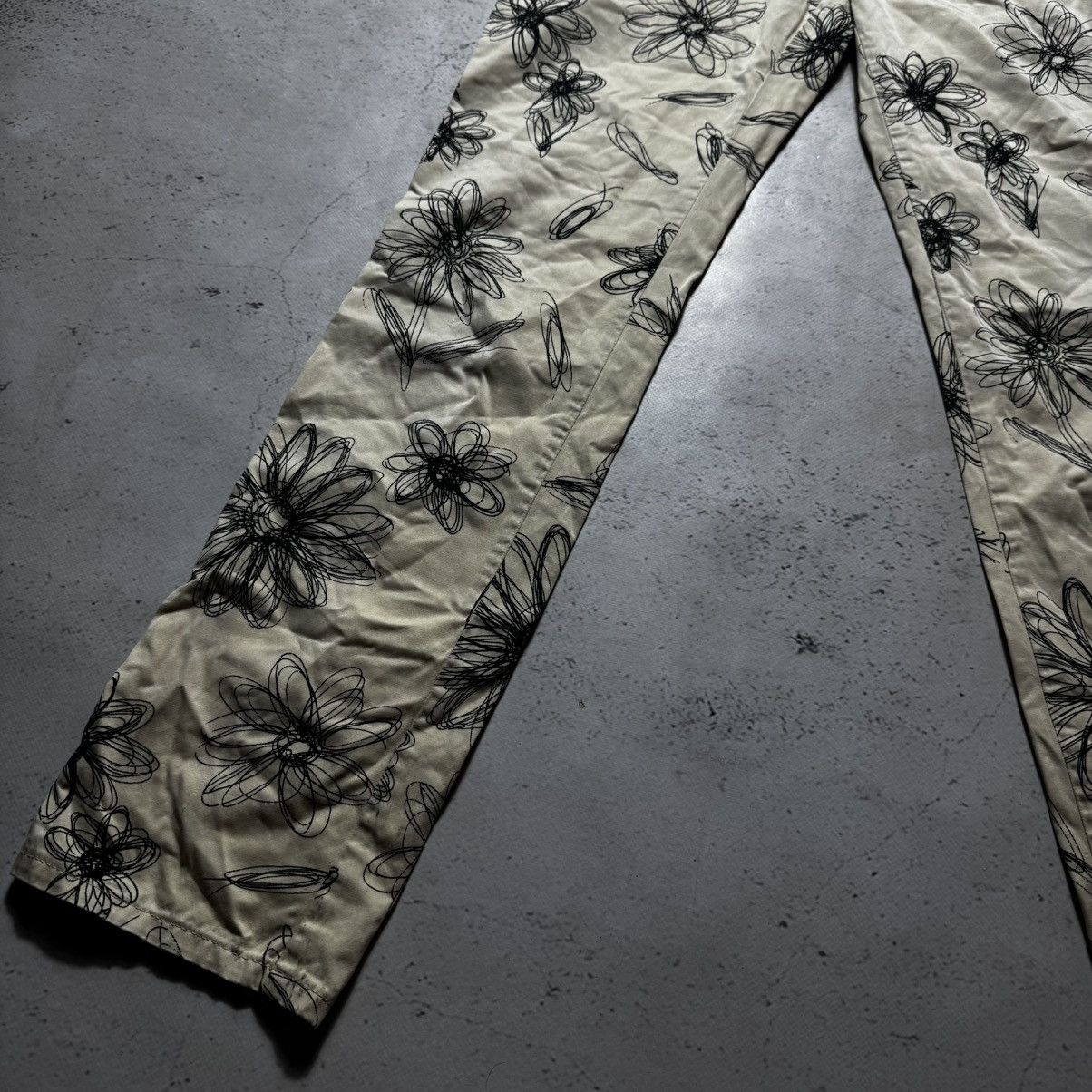 Moschino y2k luxury moschino pants with abstract flowers print Size 30" / US 8 / IT 44 - 3 Thumbnail