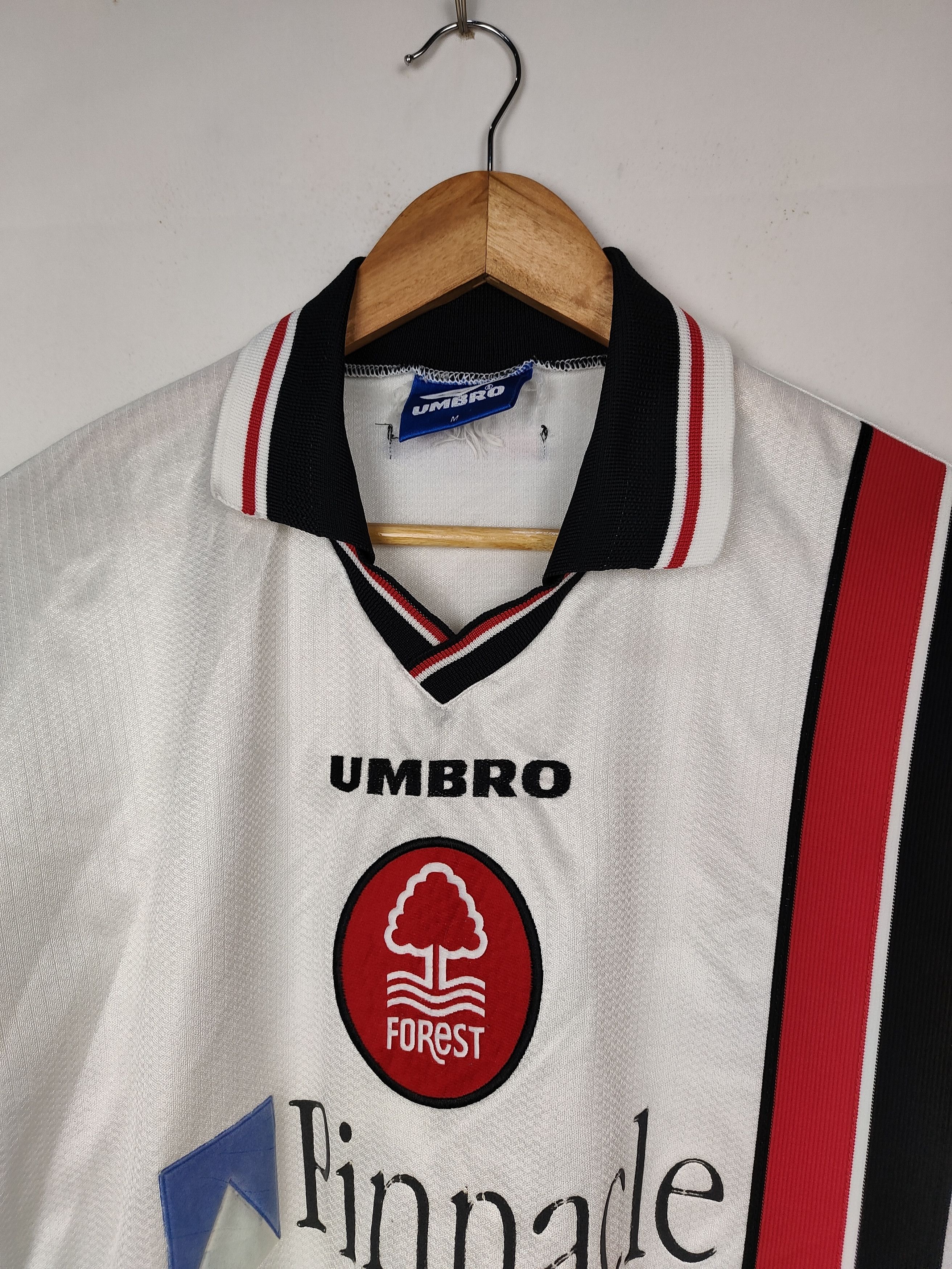 Umbro × Vintage Vintage 90s Nottingham Forest English EPL Football Club Size US M / EU 48-50 / 2 - 2 Thumbnail