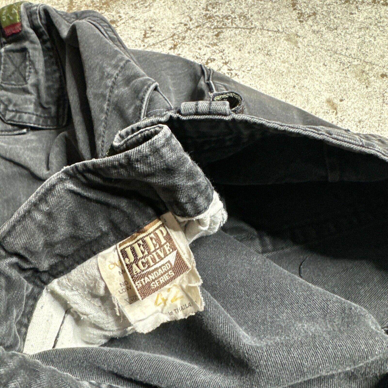 Jeep × Vintage 00s Jeep Active Cargo Tech Black Shorts Size 42 Size US 42 / EU 58 - 3 Thumbnail