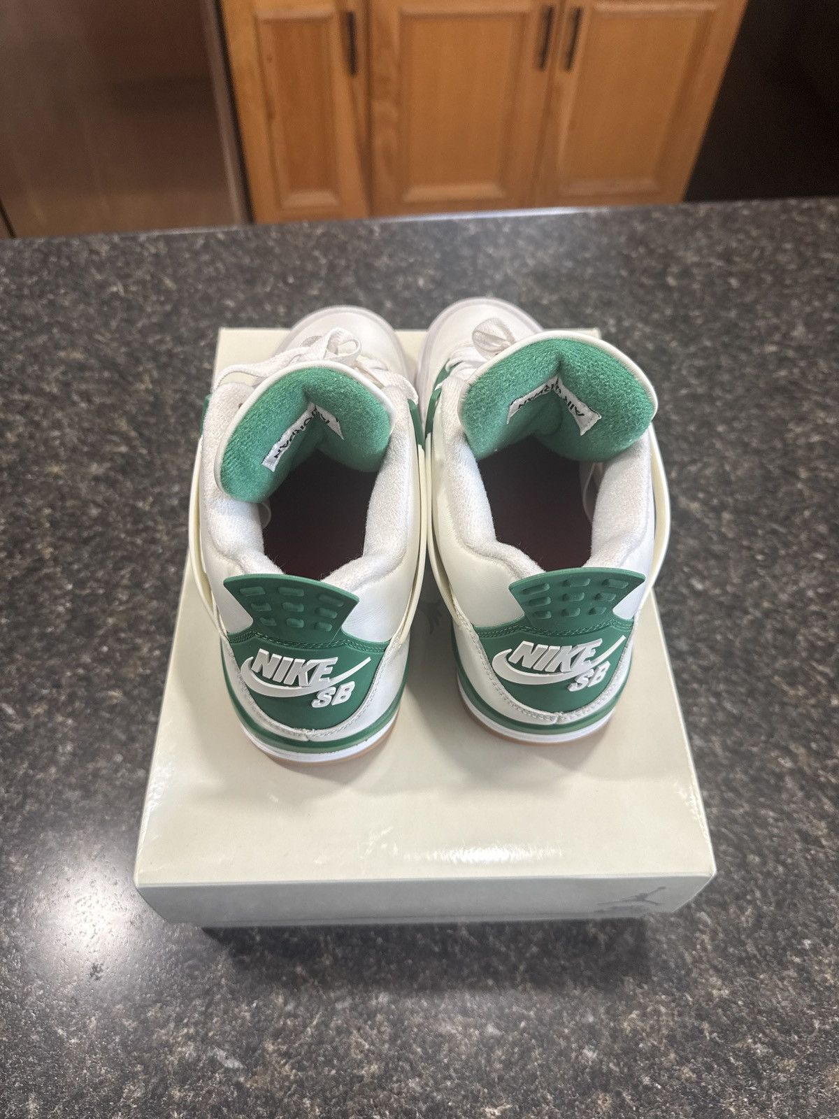 Jordan Brand Jordan 4 SB PINE GREEN Size US 8 / EU 41 - 3 Thumbnail