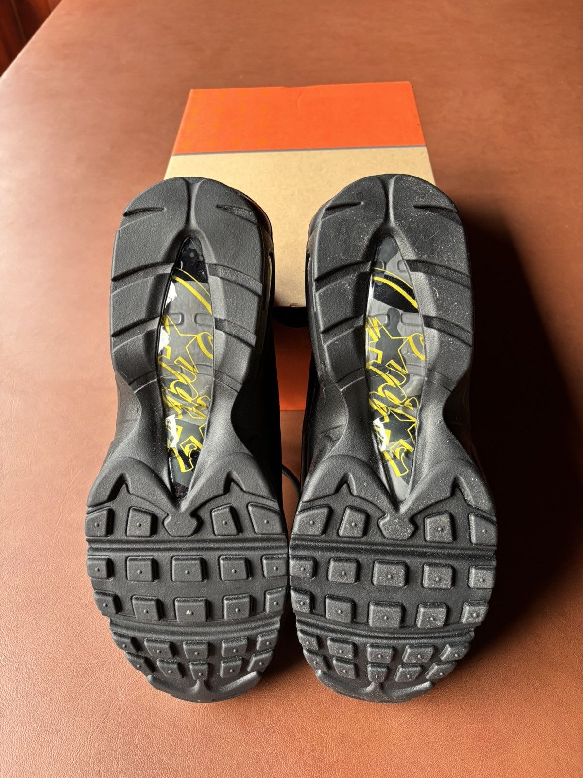 Corteiz × Nike AIR MAX 95 Honeyblack Size US 9.5 / EU 42-43 - 5 Thumbnail