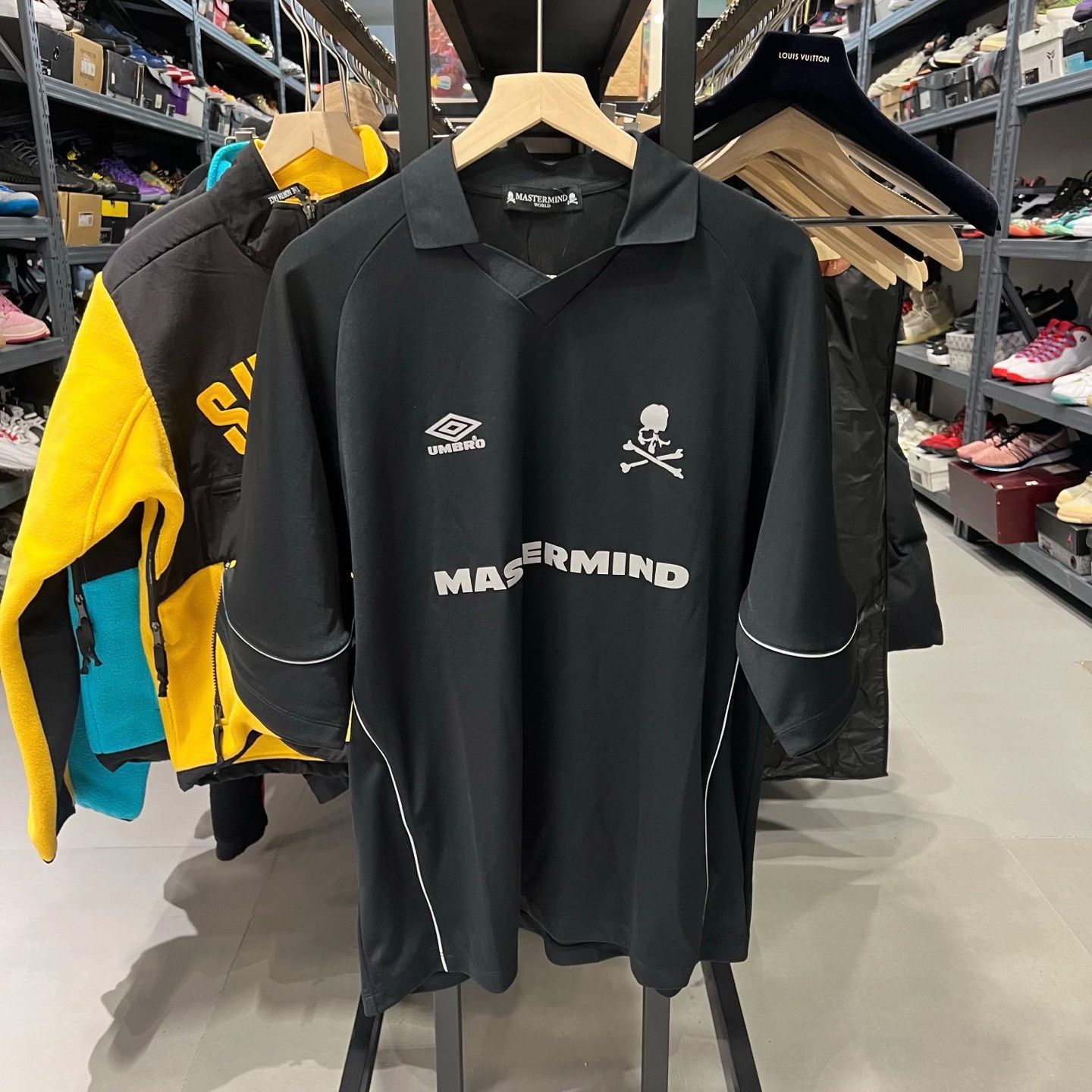 Umbro Umbro x MASTERMIND Collaborative Short-Sleeve Size US L / EU 52-54 / 3 - 1 Thumbnail
