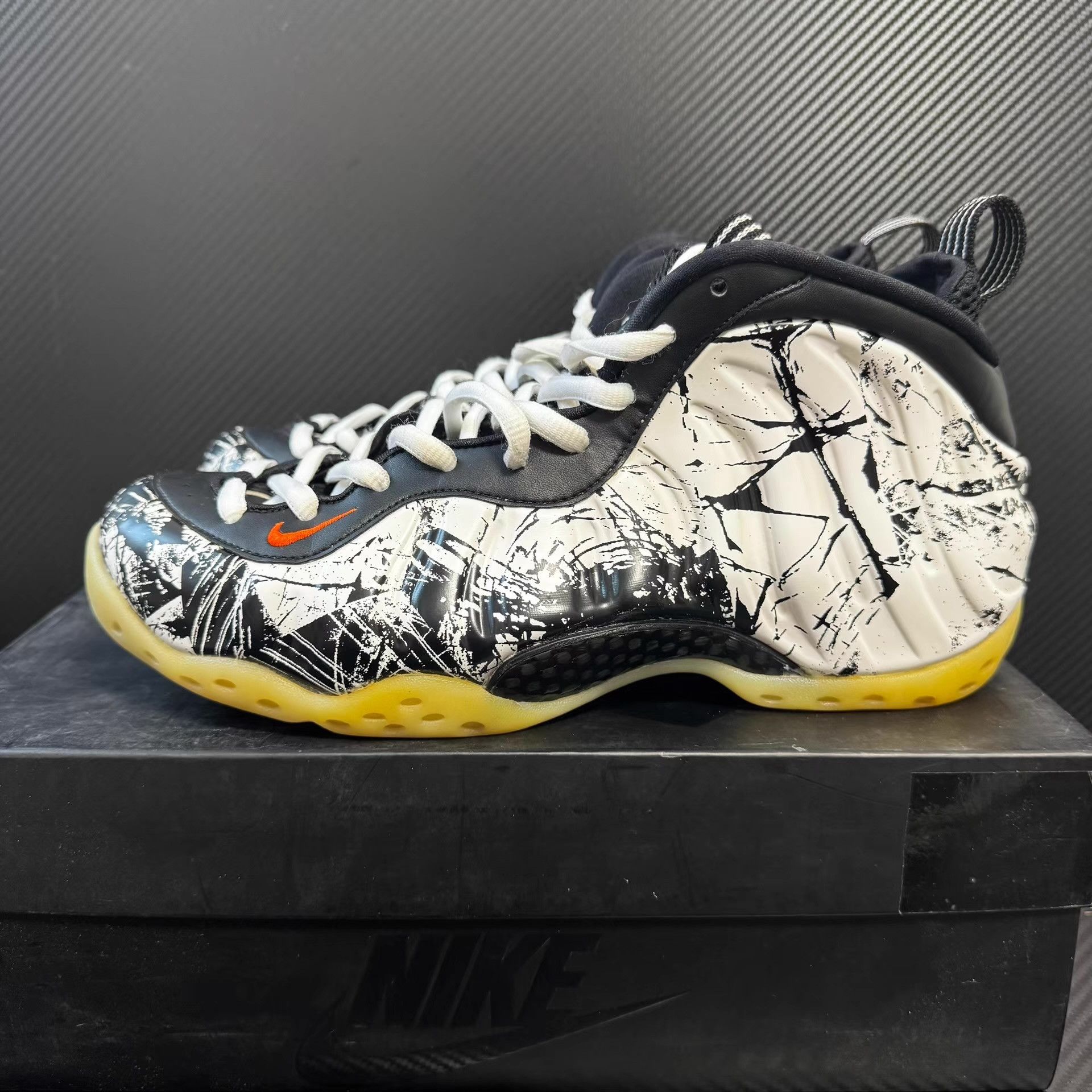 Nike Nike Foamposite One Q11 Size US 8 / EU 41 - 1 Thumbnail