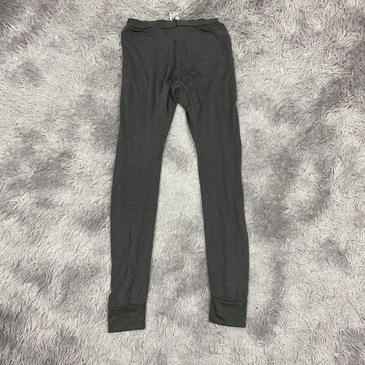 Uniqlo × Vintage Uniqlo tight heattech extra warm Size US 26 / EU 42 - 5 Thumbnail