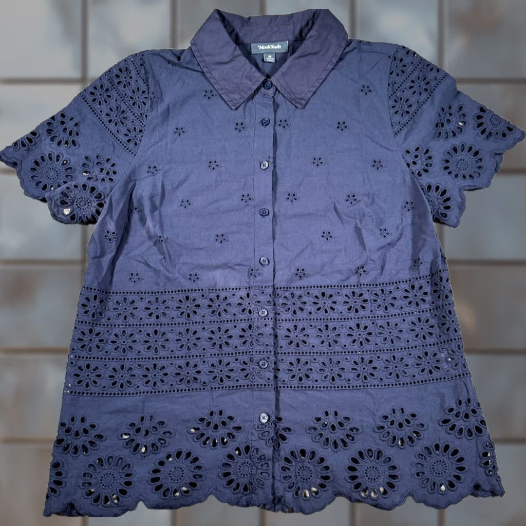 Vintage ModCloth Shirt Blouse Womens Medium Blue Short Sleeve Eyelet Lace Button Front Blouse Retro Casual Size M / US 6-8 / IT 42-44 - 1 Thumbnail